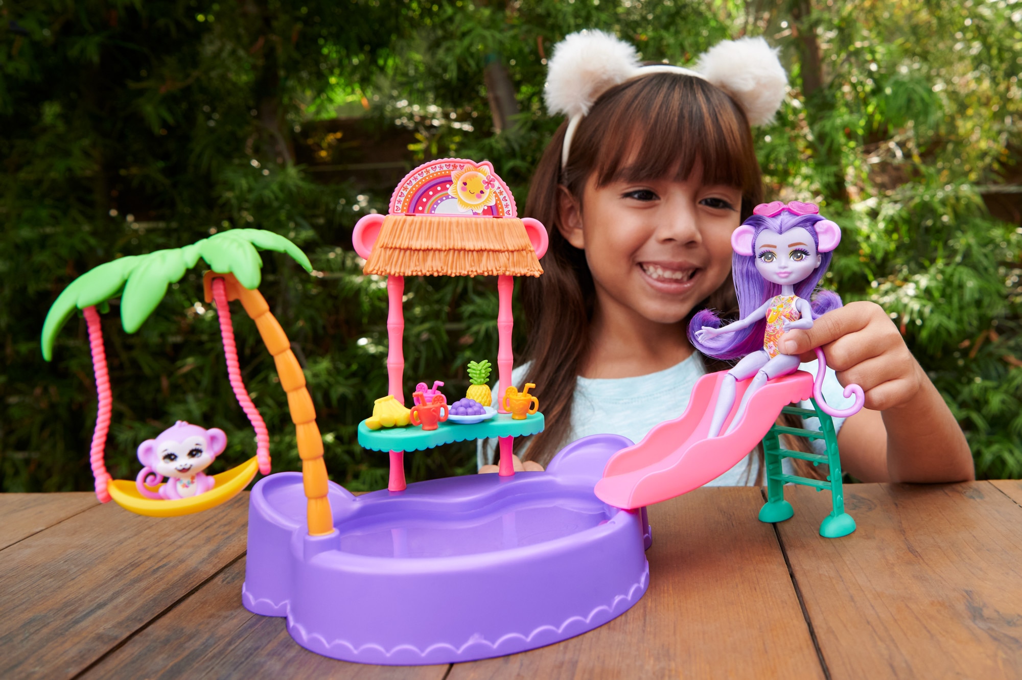 Sunshine Island Muñeca mono con piscina y accesorios Enchantimals Mattel 3