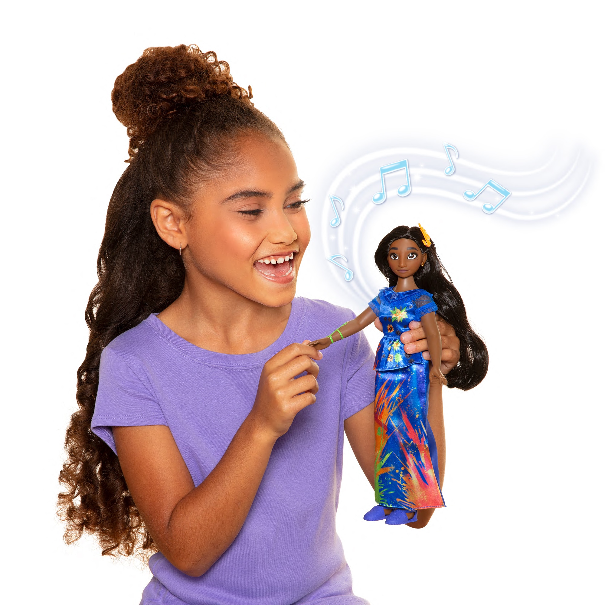 Muñeca Isabela Madrigal cantarina con accesorios para jugar Encanto Disney 4