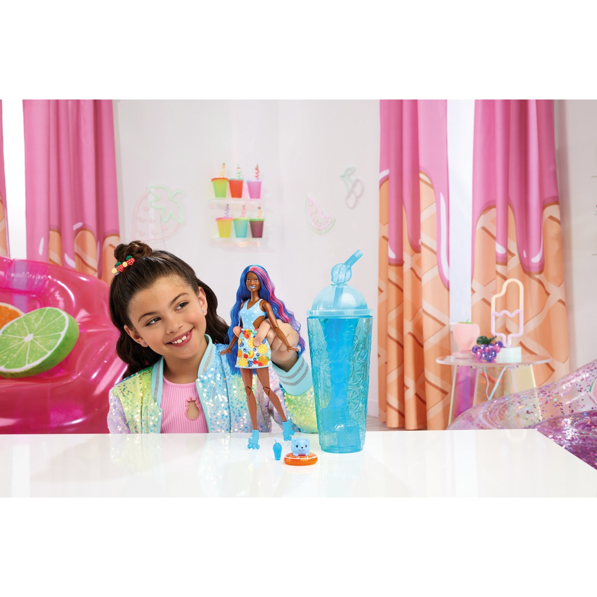 Barbie Pop! Reveal Frutas Boneca que revela sus colores con accesorios sorpresa Fresa Azul-3