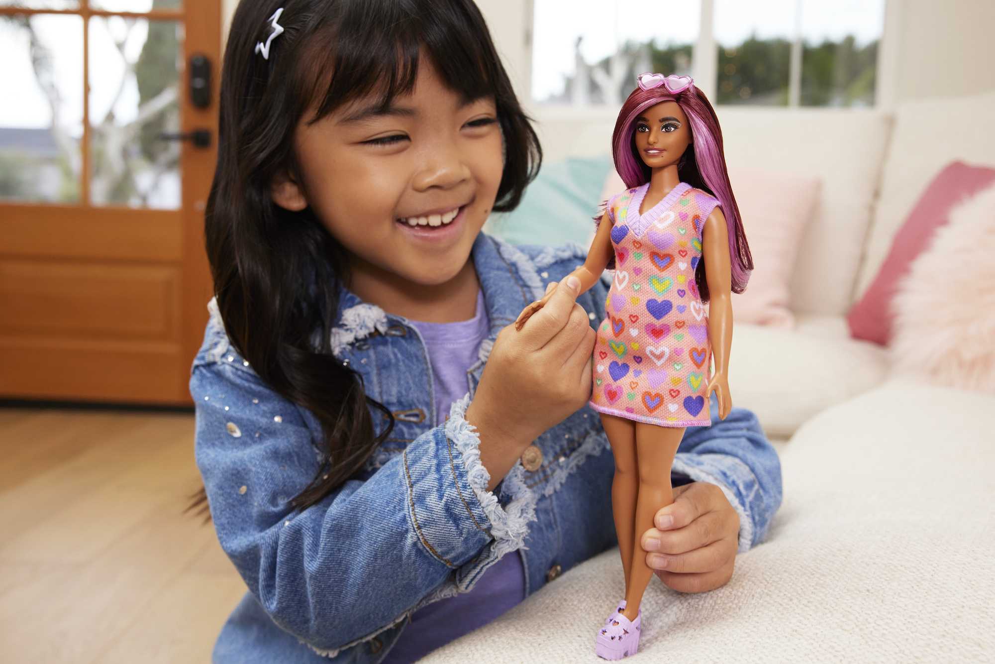 Muñeca curvy con vestido corazones Fashionista modelos surtidos Barbie 2