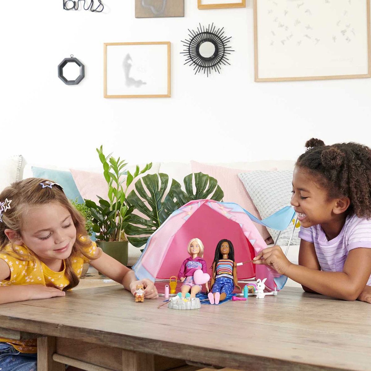 Muñeca Barbie Cosa de dos Malibu y Brooklyn con carpa de camping 7