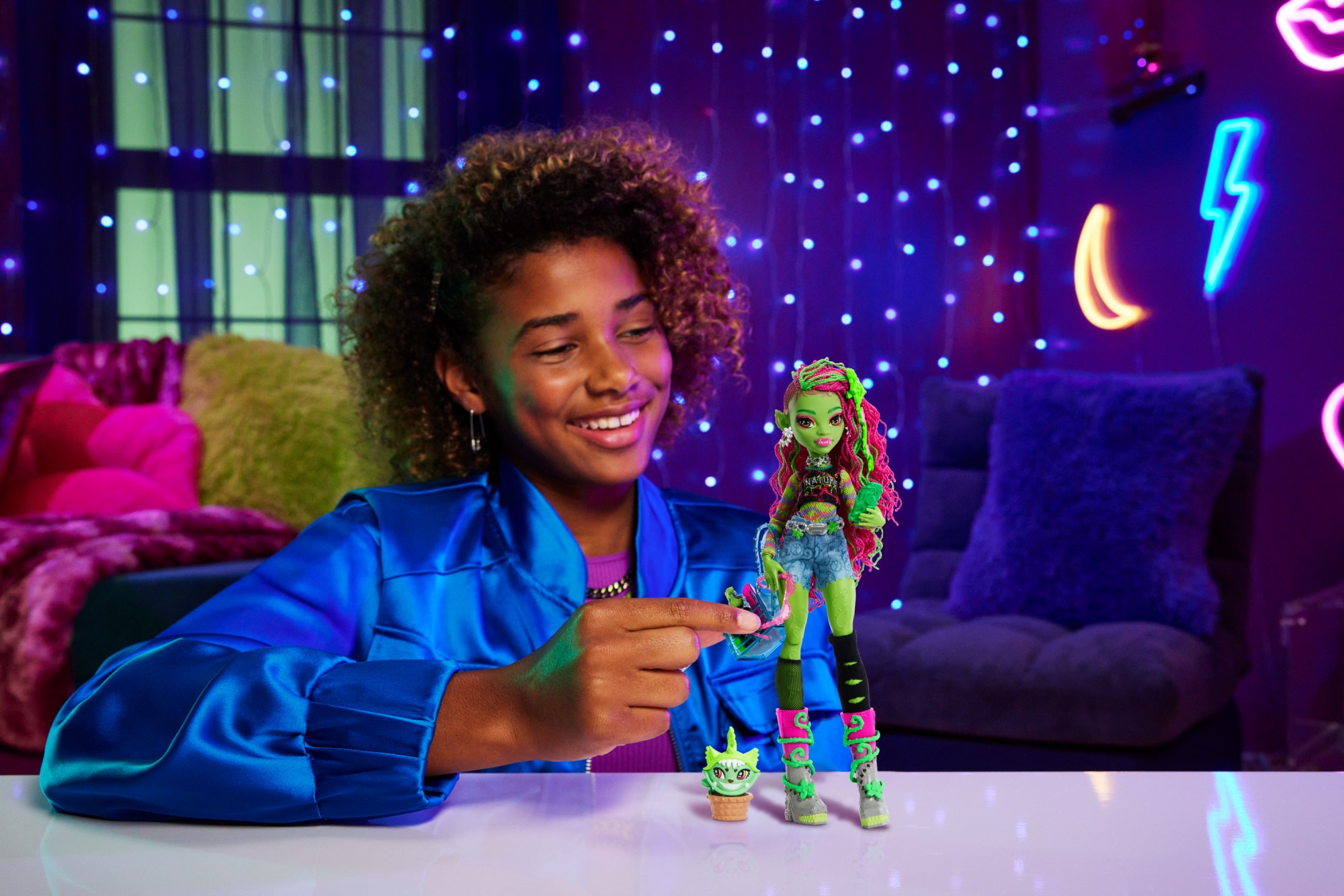 Muñeca Venus McFlytrap con Chewlian Monster High 2