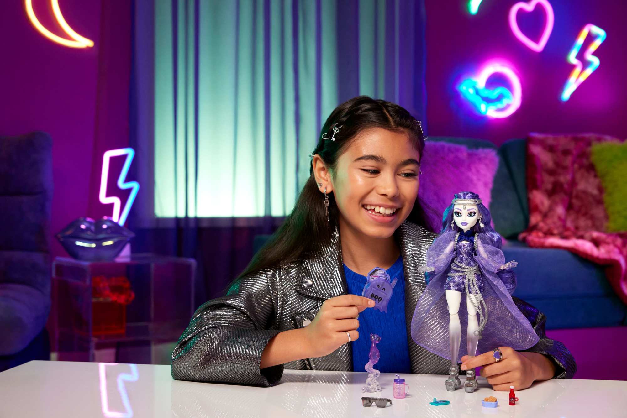 Muñeca Spectra Vondergeist con mascota Rhuen Monster High 2