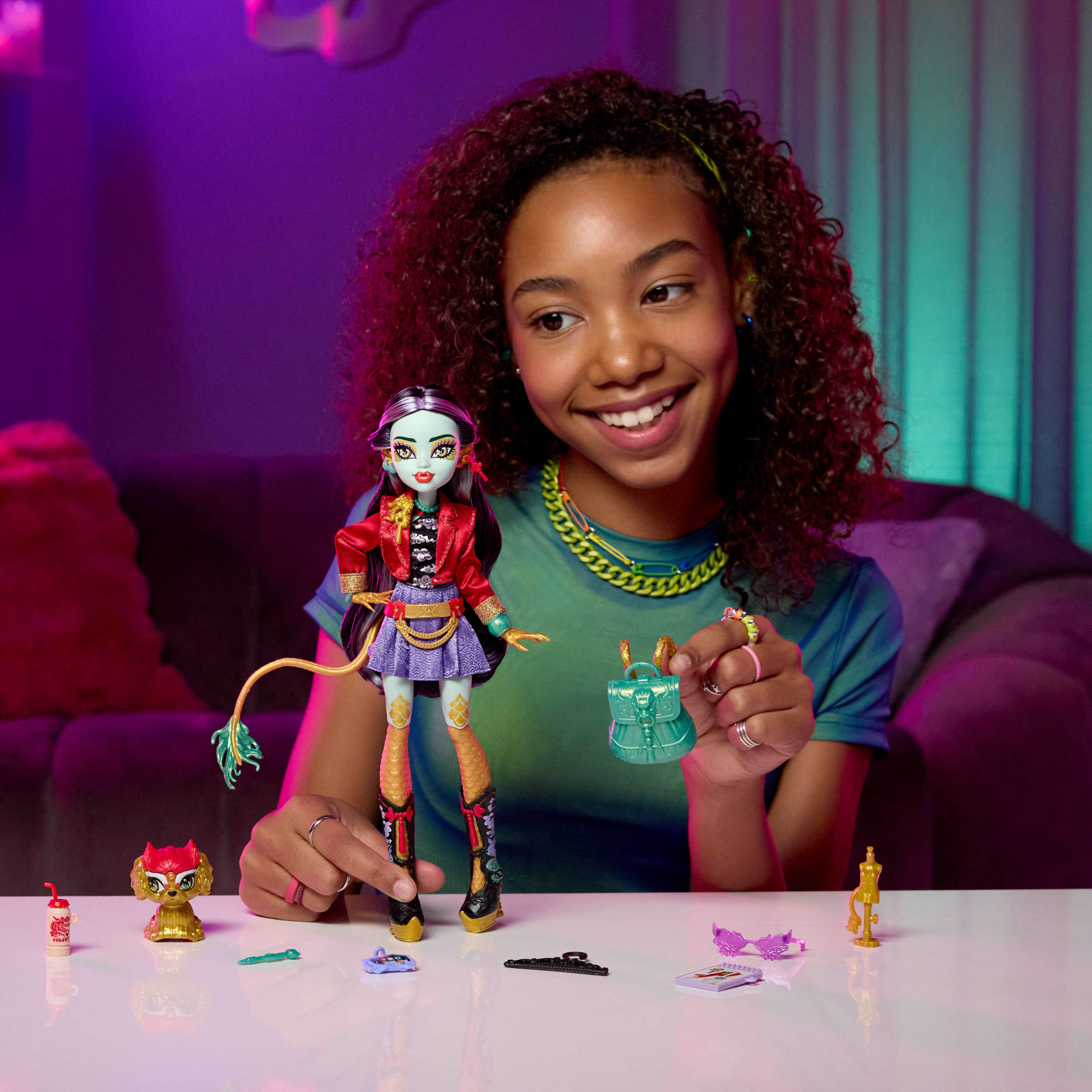 Muñeca Jinafire Long con mascota Cloudy Yun Yun Monster High 2