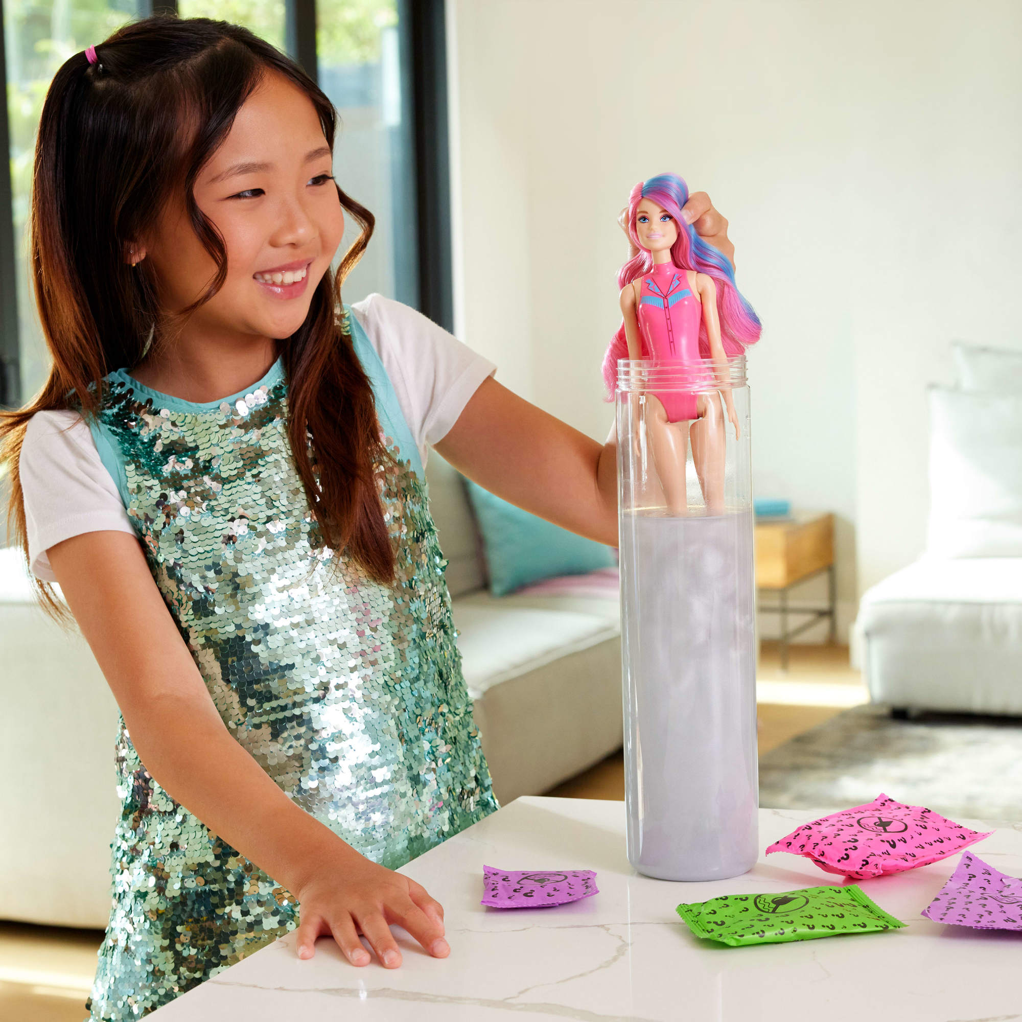 Muñeca Barbie Color Reveal Colección Estrella de la disco 3