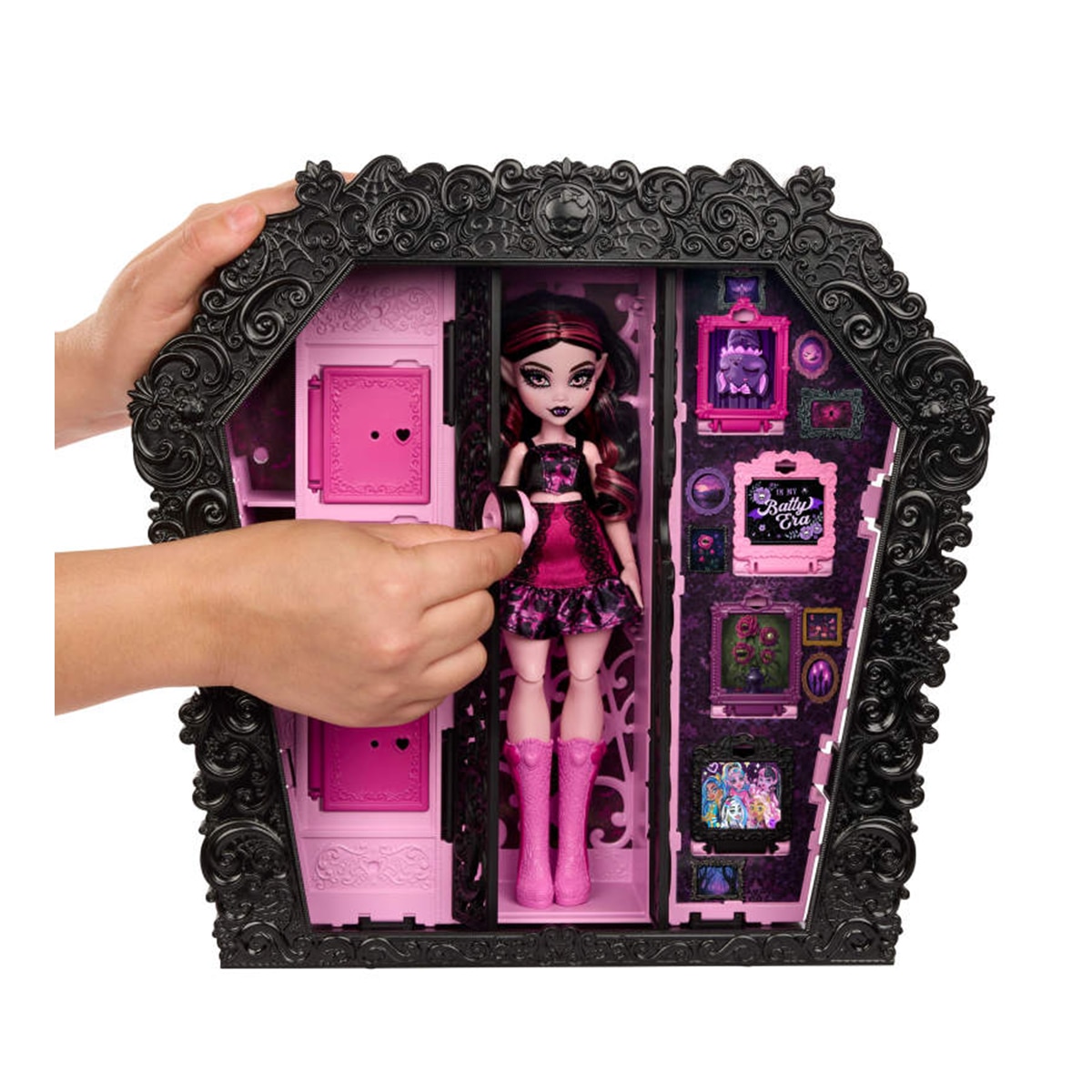Imagen 4 de Muñeca MH Skulltimate Draculaura con más de 40 accesorios de moda, joyas y complementos