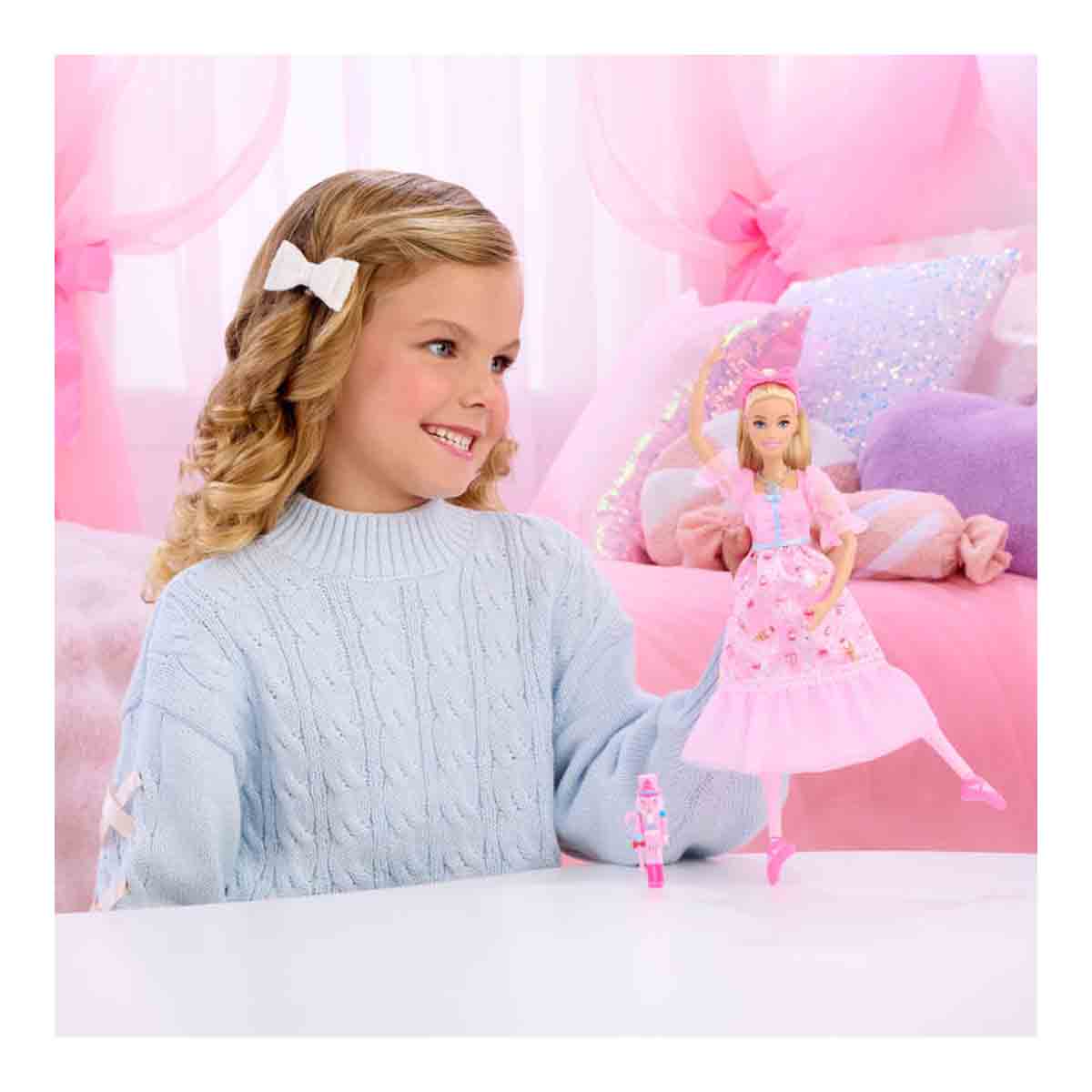 Muñeca Clara bailarina en El Cascanueces con vestido rosa satén, mangas abullonadas, tobillos articulados y cascanueces Barbie 2