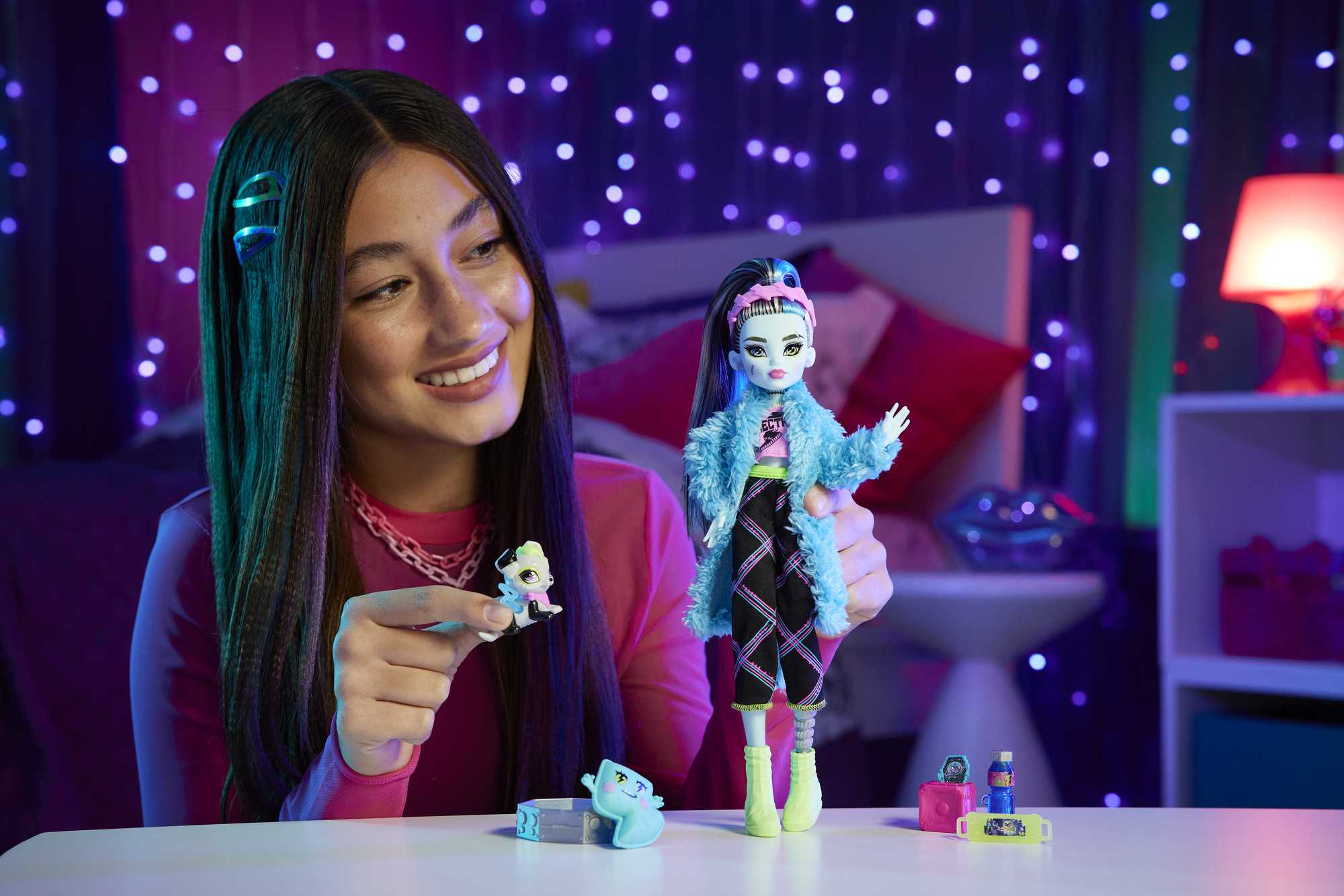 Monster High Fiesta de pijamas Frankie Stein 2