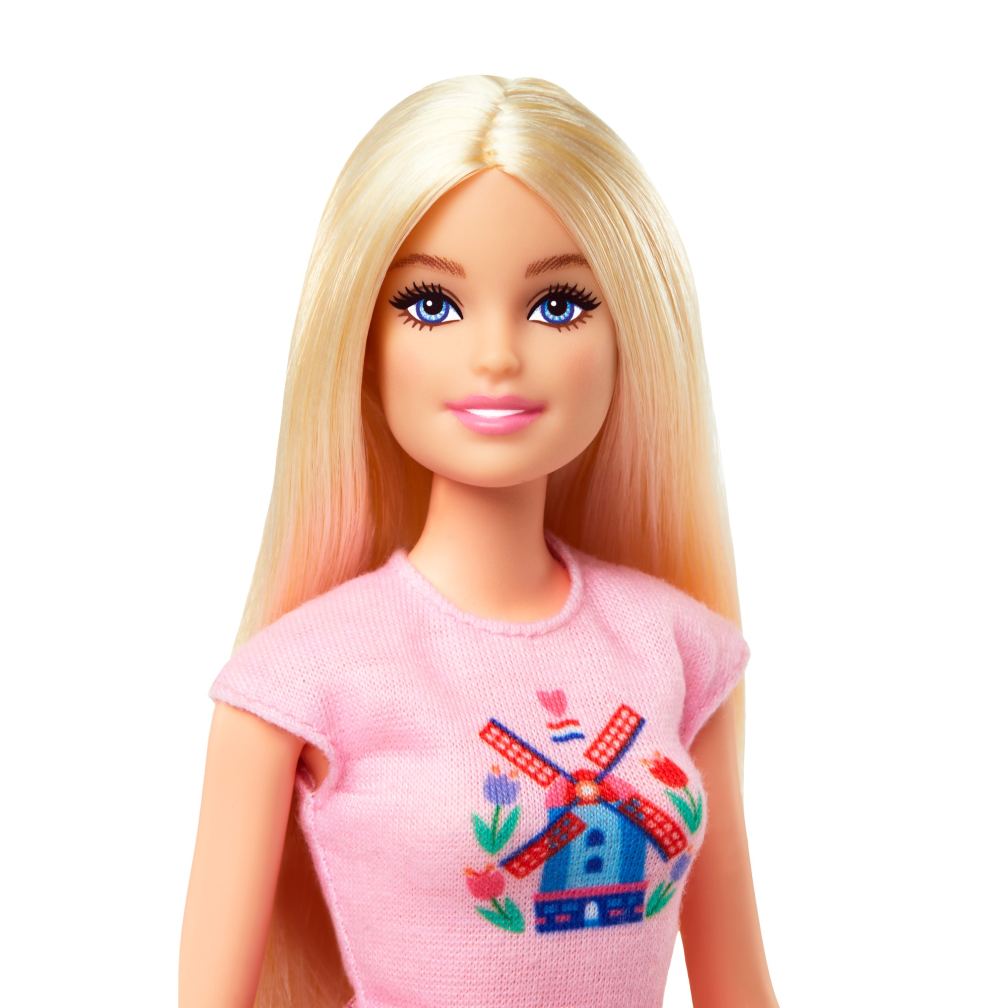 Barbie Pink Passport Doll and Playset 3
