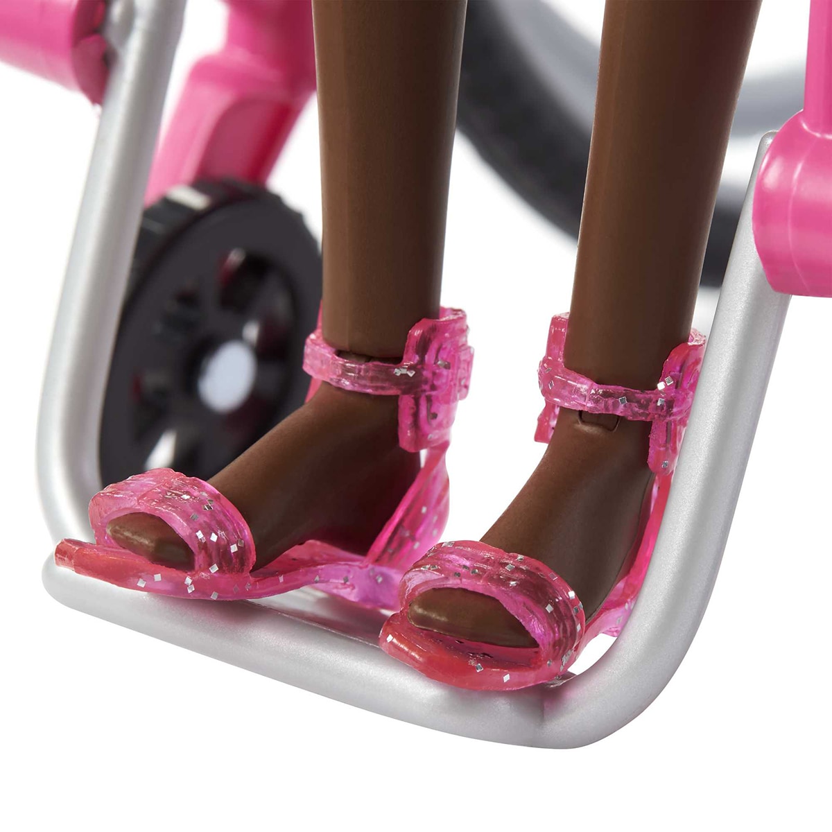 Barbie Fashionista Muñeca morena con silla de ruedas 6