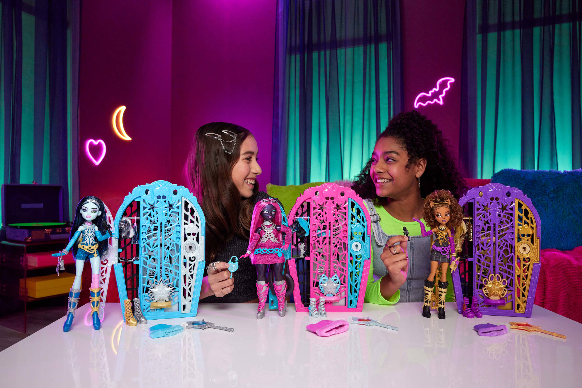 Muñeca Skulltimate Secrets Catty Noir con armario Monster High 3