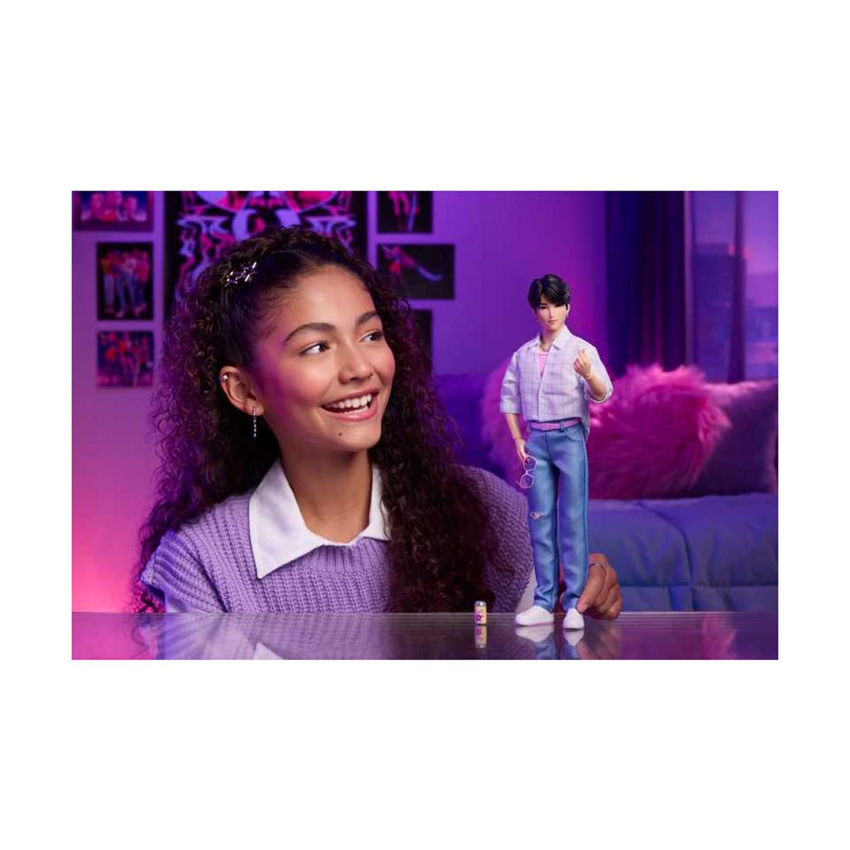 Muñeco K-Pop Jinu Soda Pop inspirado en la película con conjunto de actuación “Soda Pop” y 2 accesorios Mattel 3