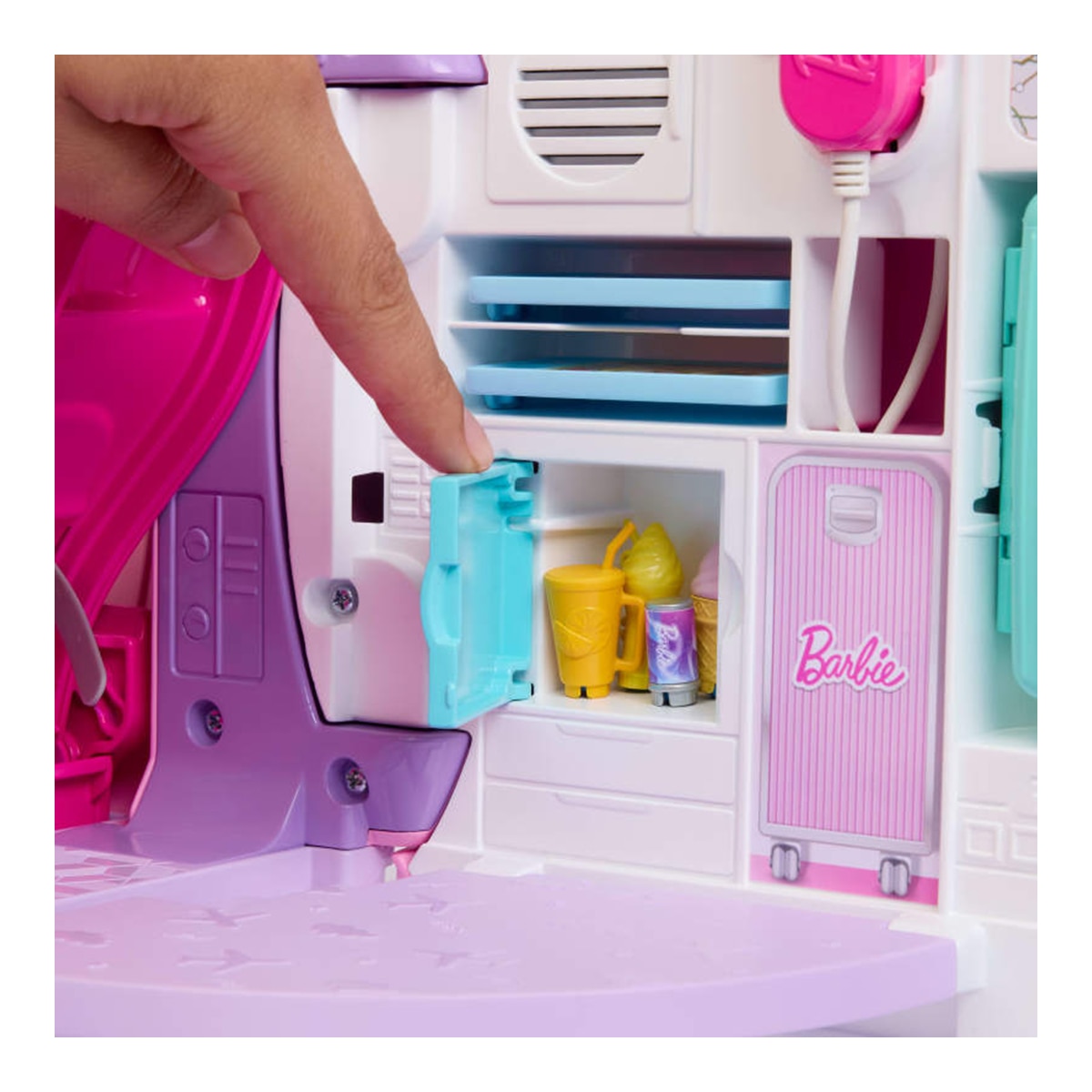 Barbie Avión de Ensueño, avión con micrófono funcional, 5 sonidos, 3 zonas de juego y 14 accesorios 6