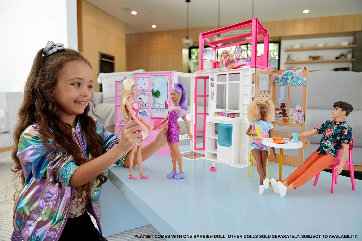 Casa de 2 pisos amueblada para muñecas de juguete incluye muñeca rubia y accesorios Barbie 6