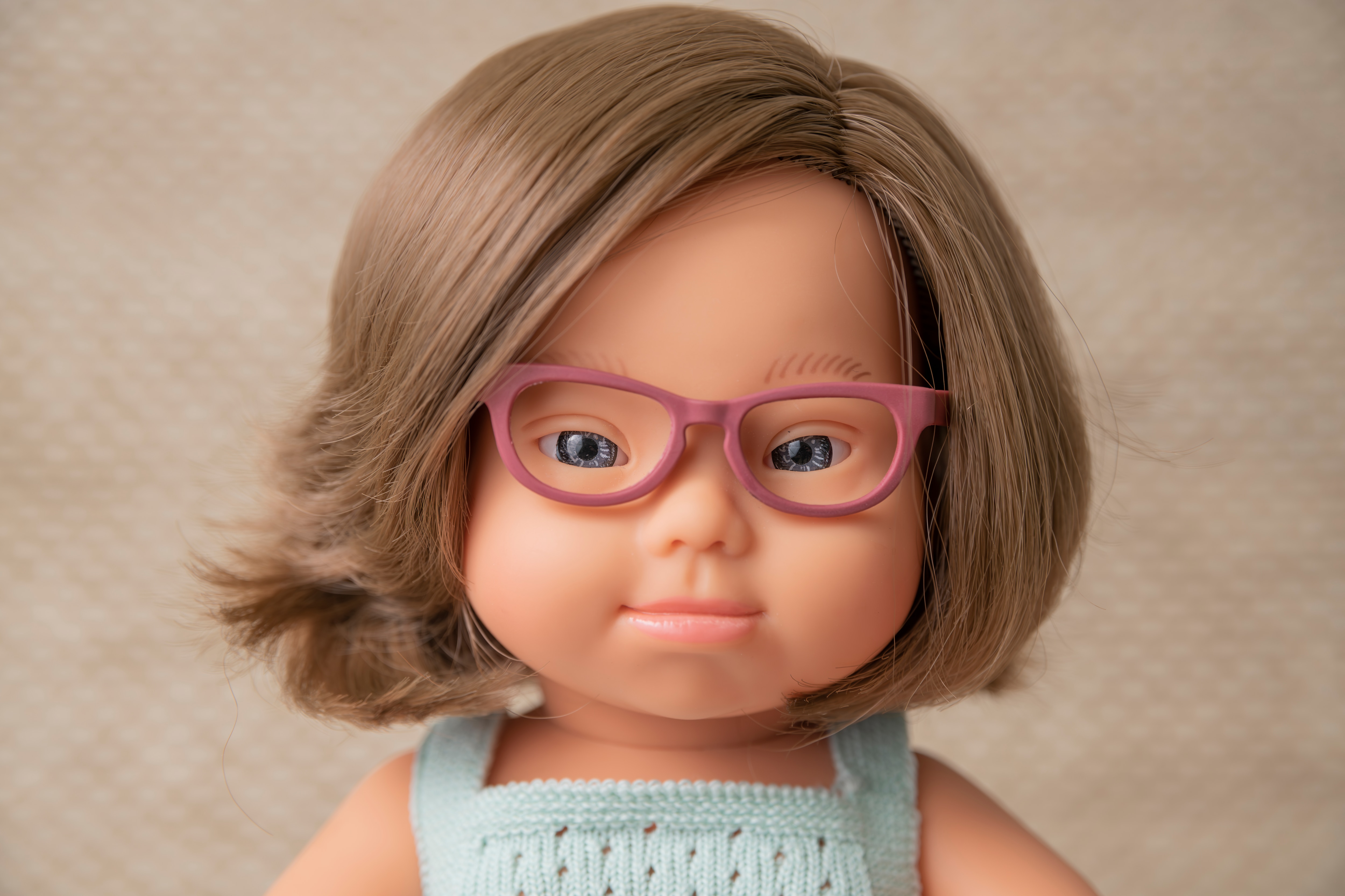 Muñeca caucásica con Síndrome de Down Miniland 3