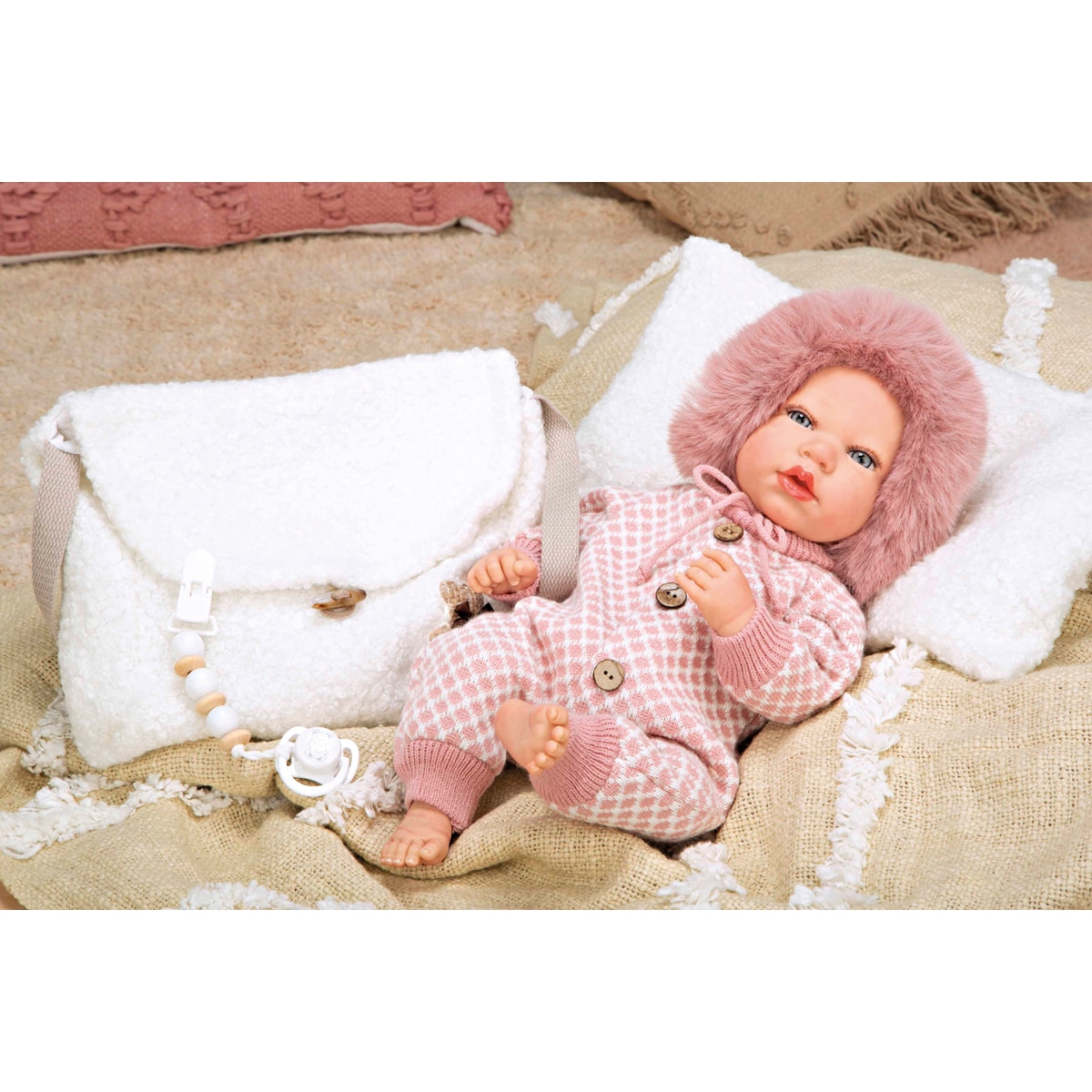 Bebé Reborn 40 cm Manuela rosa con bolso y cojín 7