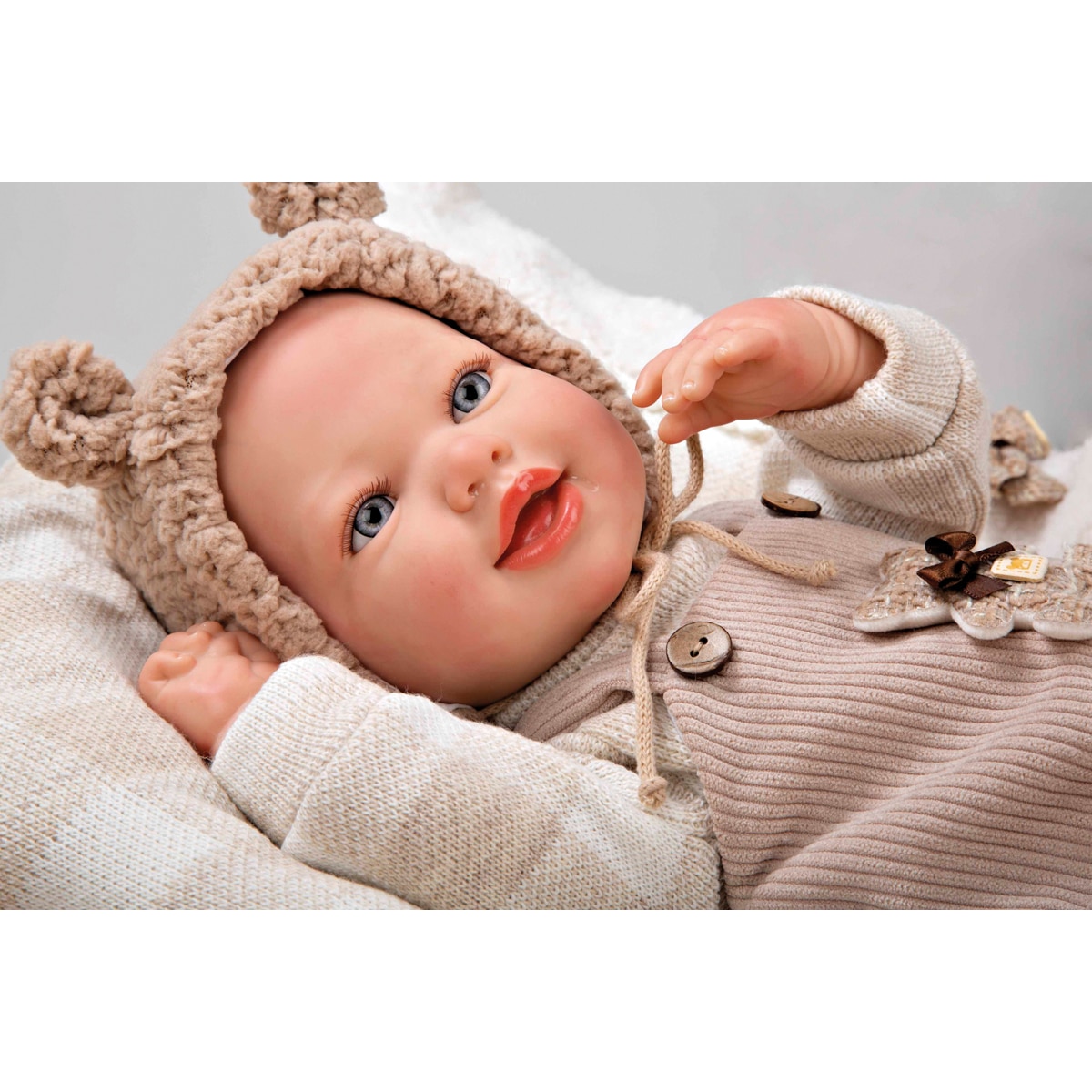 Bebé reborn 45 cm Rubén con cojín 10