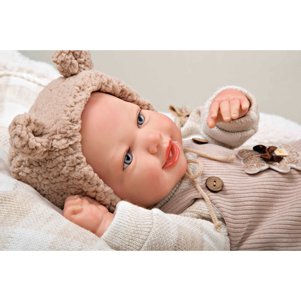 Bebé reborn 45 cm Rubén con cojín 11