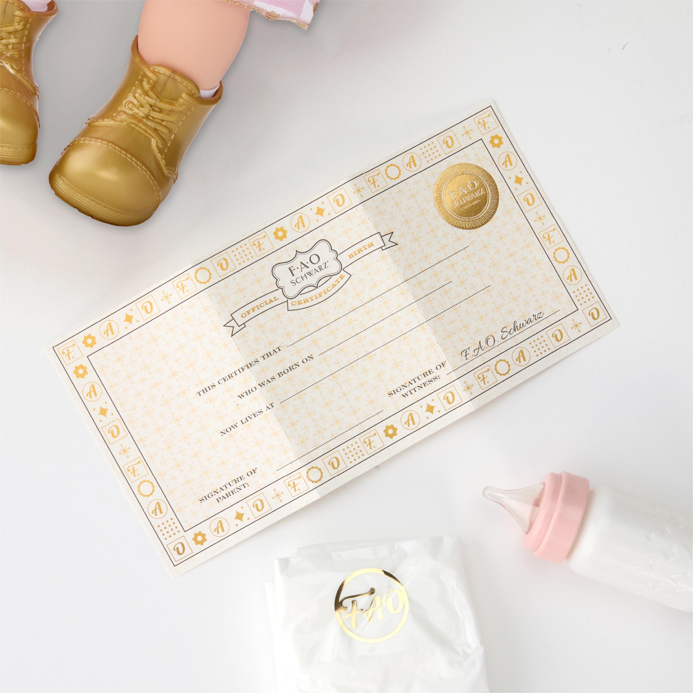 Muñeco bebé Cuddle Baby F.A.O. Schwarz 5