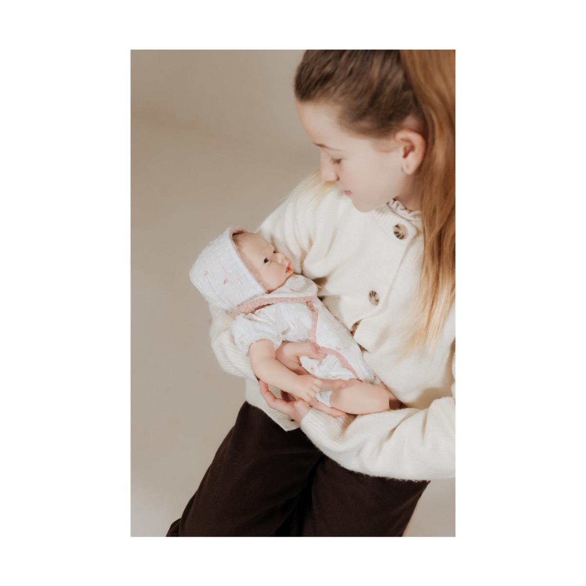 Muñeca Real Reborn Aitana 40 cm con cambiador y pañuelo babero Spanish Design (Cuerpo Silicona Sexo Niña) Arias 10