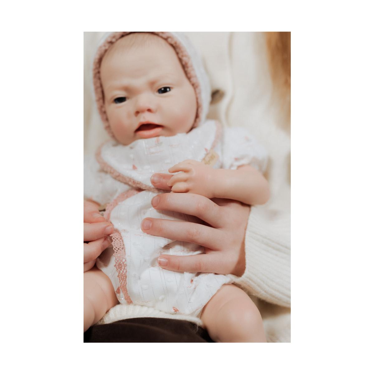 Muñeca Real Reborn Aitana 40 cm con cambiador y pañuelo babero Spanish Design (Cuerpo Silicona Sexo Niña) Arias 11