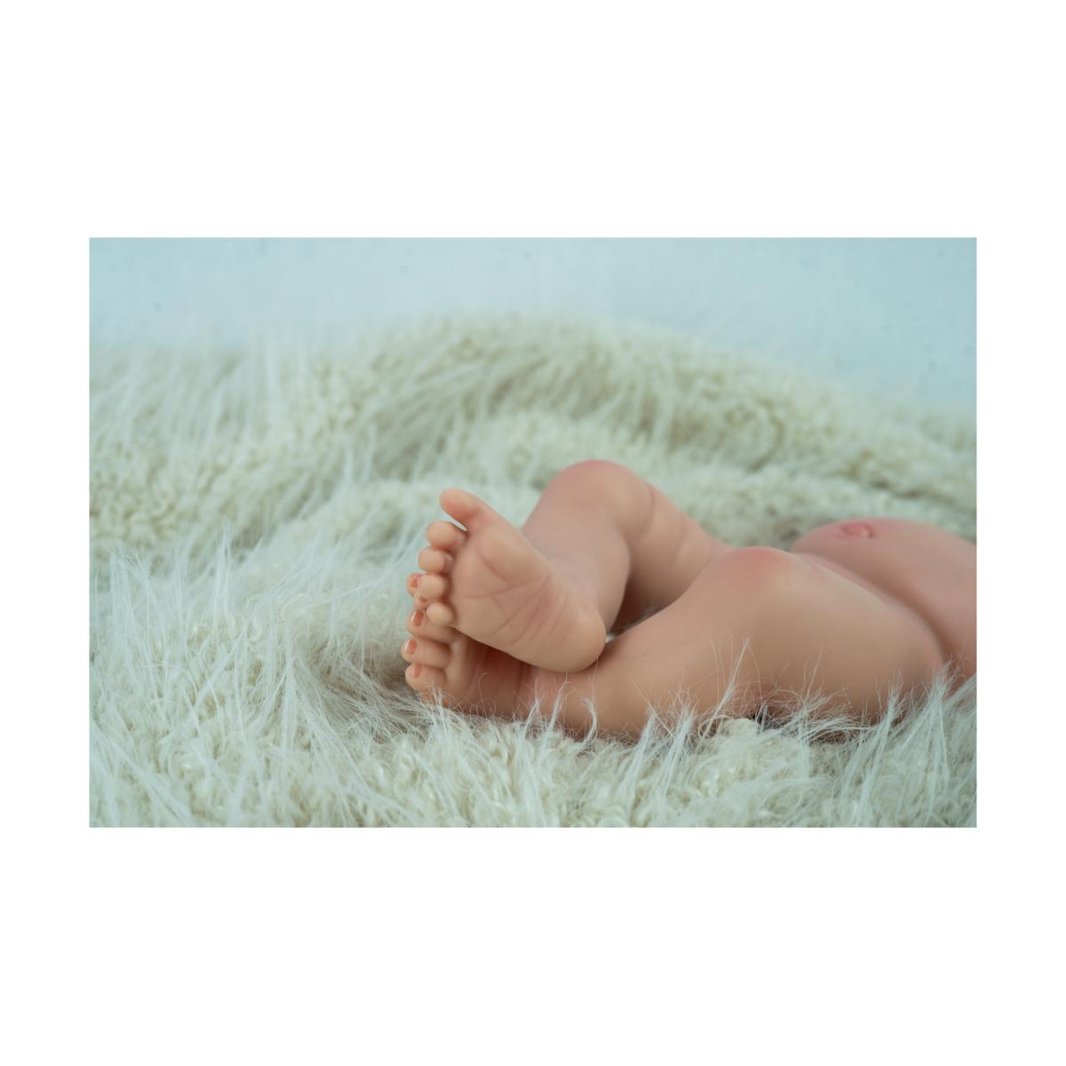 Muñeca Real Reborn Aina 40 cm con cambiador y pañuelo babero Spanish Design (Cuerpo Silicona, Sexo Niña) Arias 8
