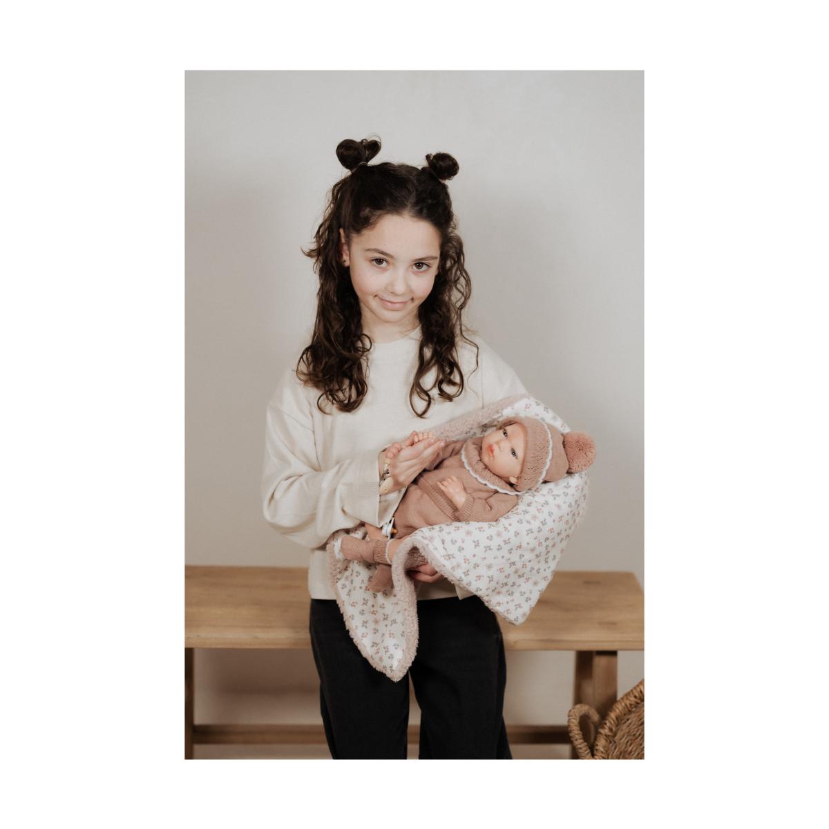 Muñeca Reborn 40 cm Greta rosa con manta Arias 4