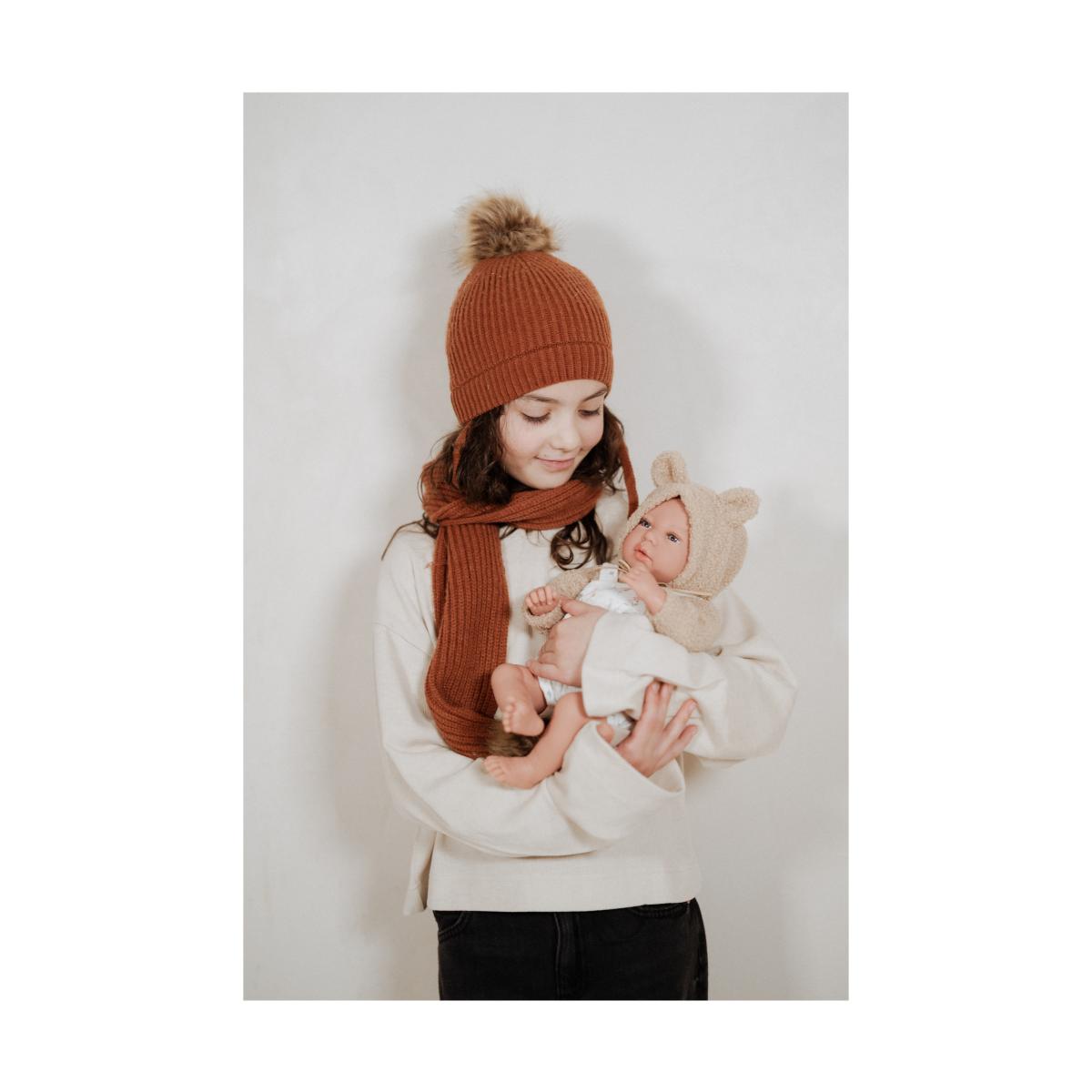 Muñeco Elegance 40 cm Andie beige con cojín Arias 8