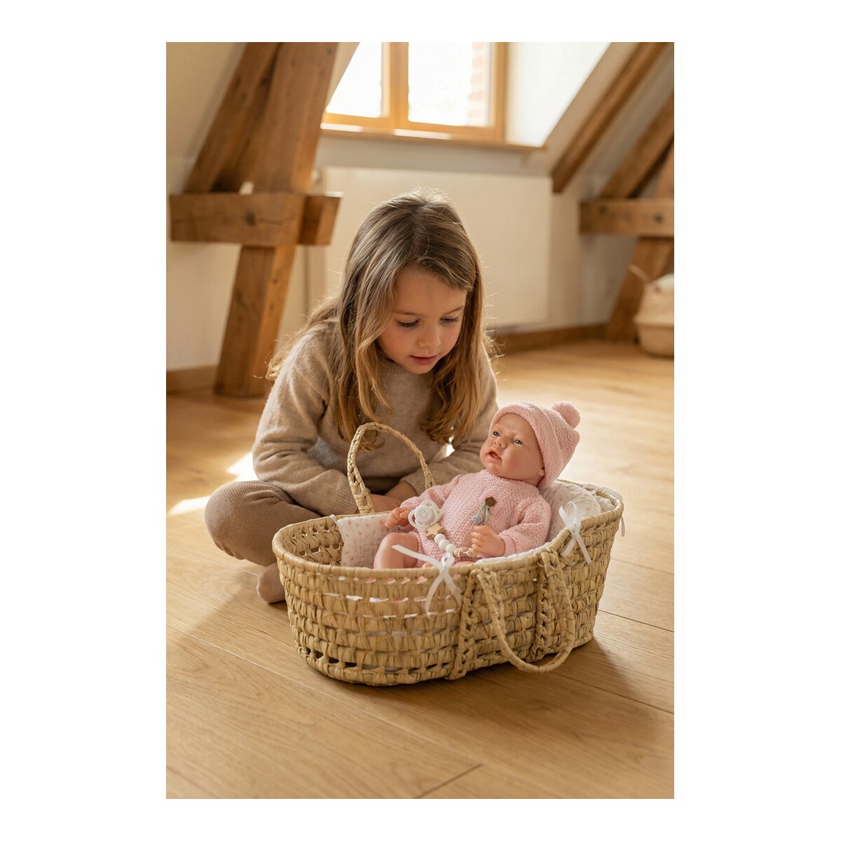 Muñeco bebés Real Reborn Silicona Niña Arlet 40 Cm con capazo mimbre, chupete, chupetero, pañal, Libro de familia y certificado de autenticidad Arias 10