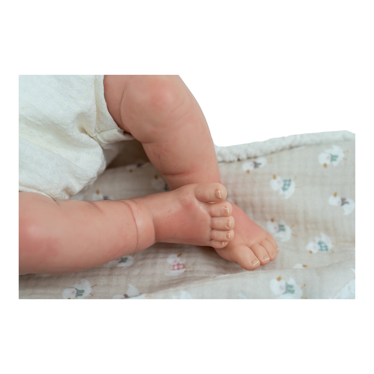 Muñeco bebés Reborn 45 Cm Camila Beige con manta y Dou Dou, chupete, chupetero, pañal, Libro de Familia y Certificado de Atenticidad Arias 3