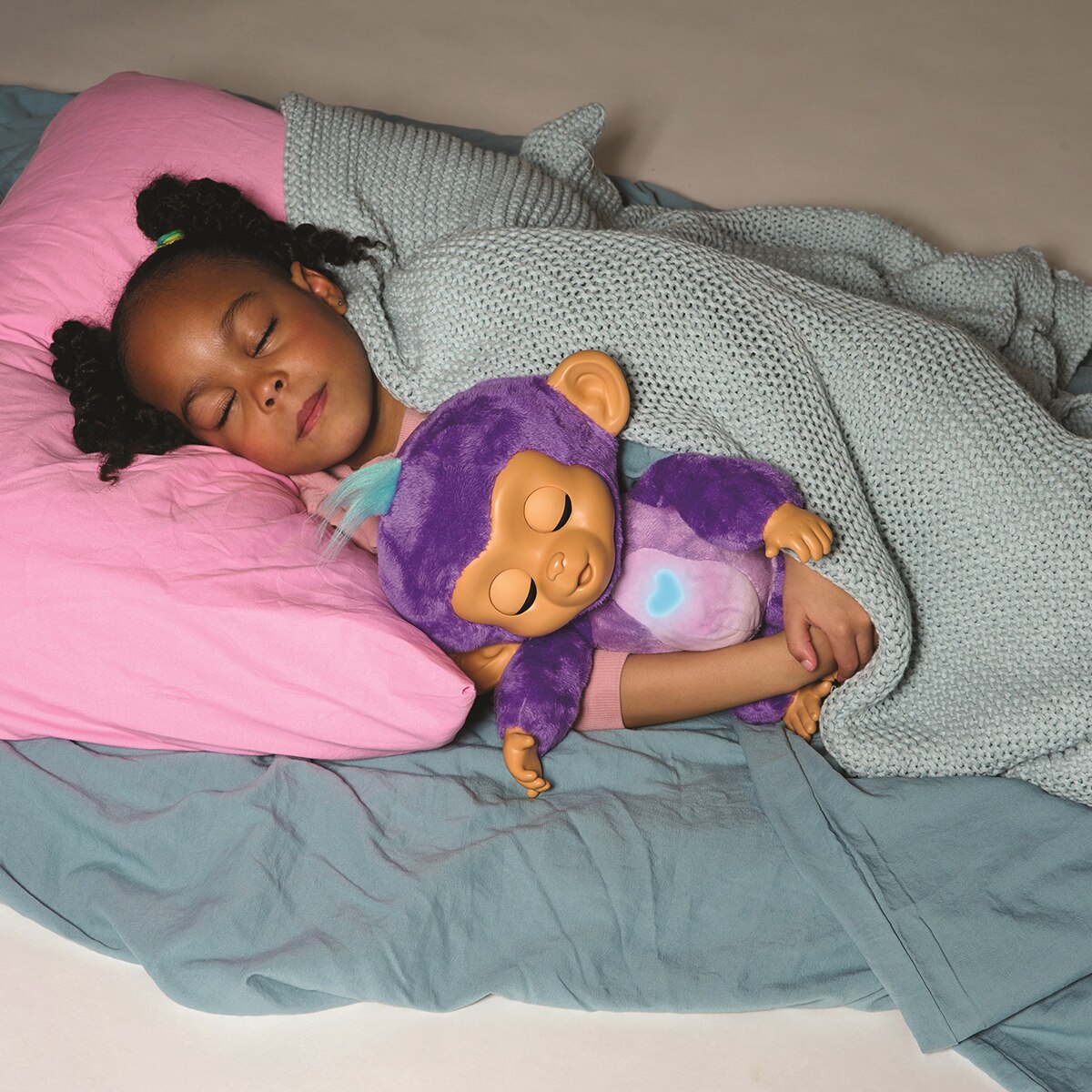 Fingerlings cuida y mima, un mono interactivo con más de 200 sonidos y reacciones 9