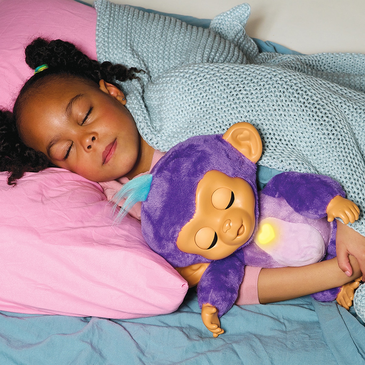 Fingerlings cuida y mima, un mono interactivo con más de 200 sonidos y reacciones 12