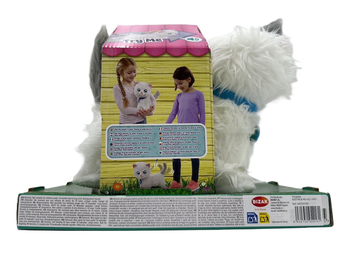 Mimi mimitos, una gatita que mueve su larga cola y maulla 16