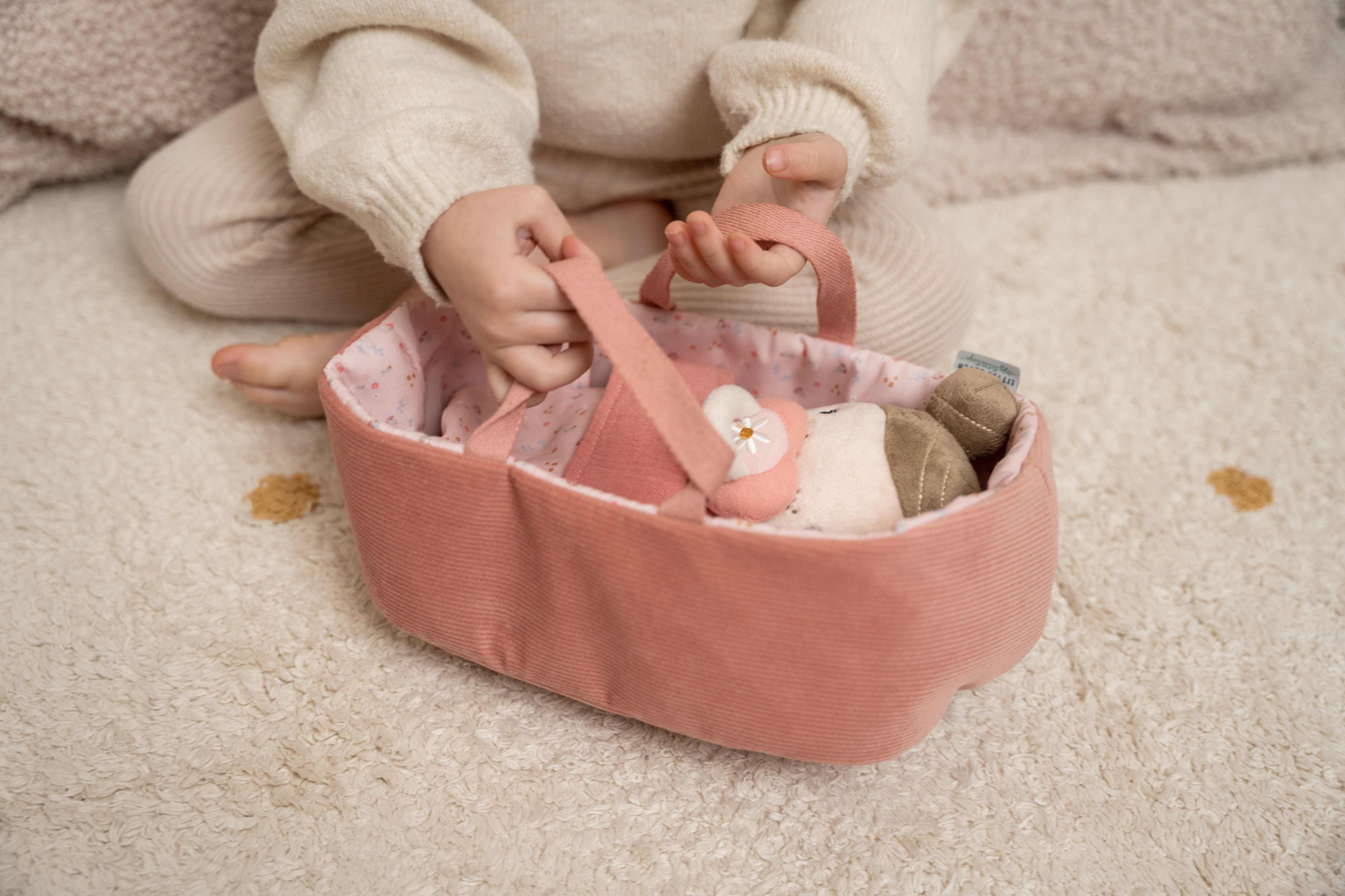 Muñeca bebé rosa Little Dutch 13