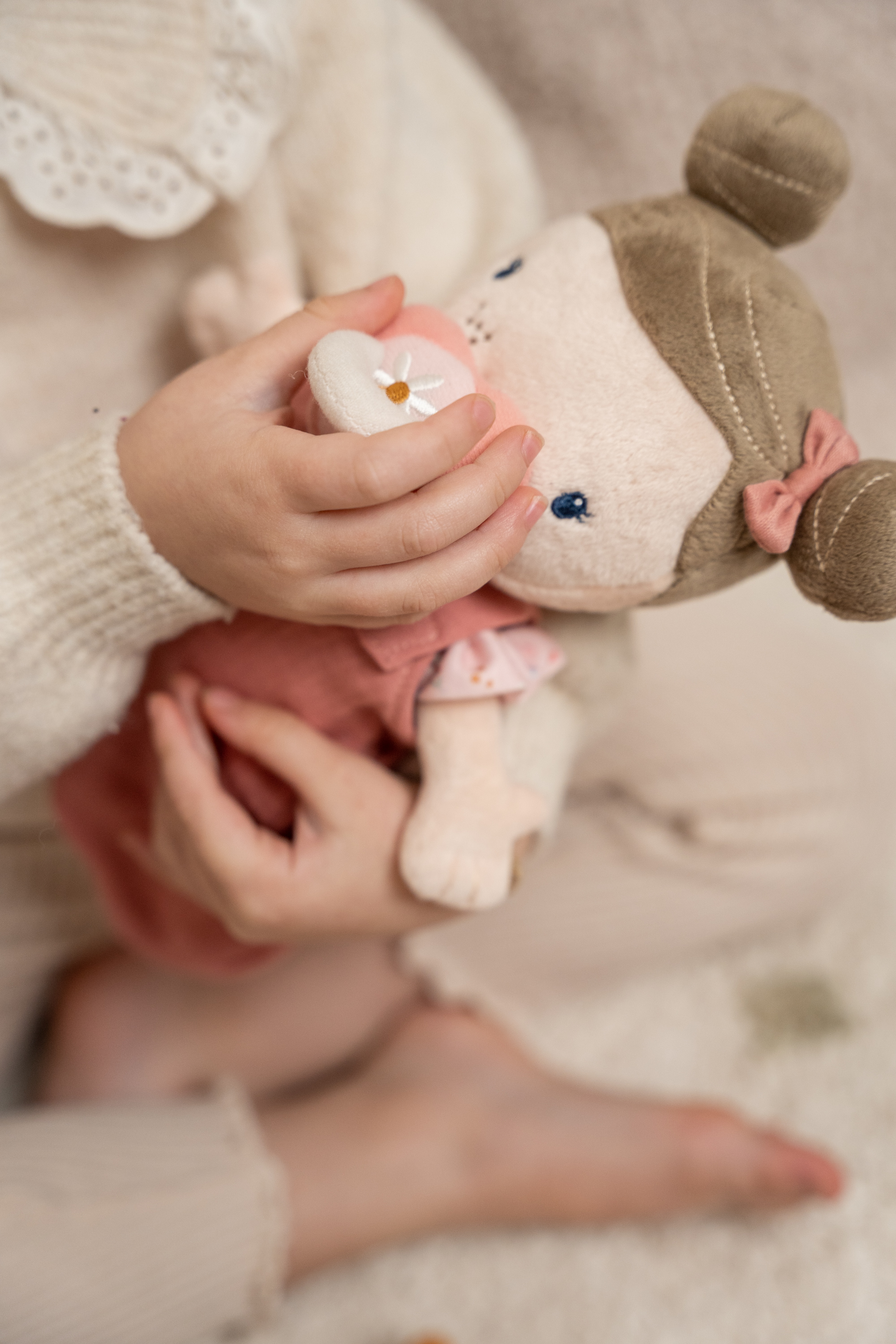 Muñeca bebé rosa Little Dutch 16