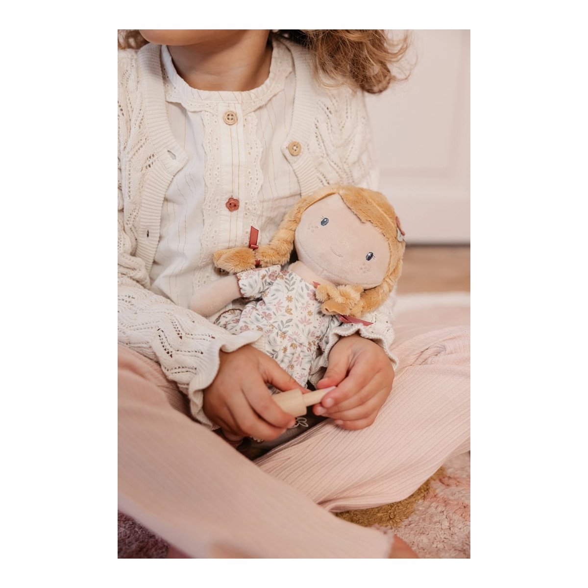 Julia muñeca blandita 35 cm Little Dutch 4