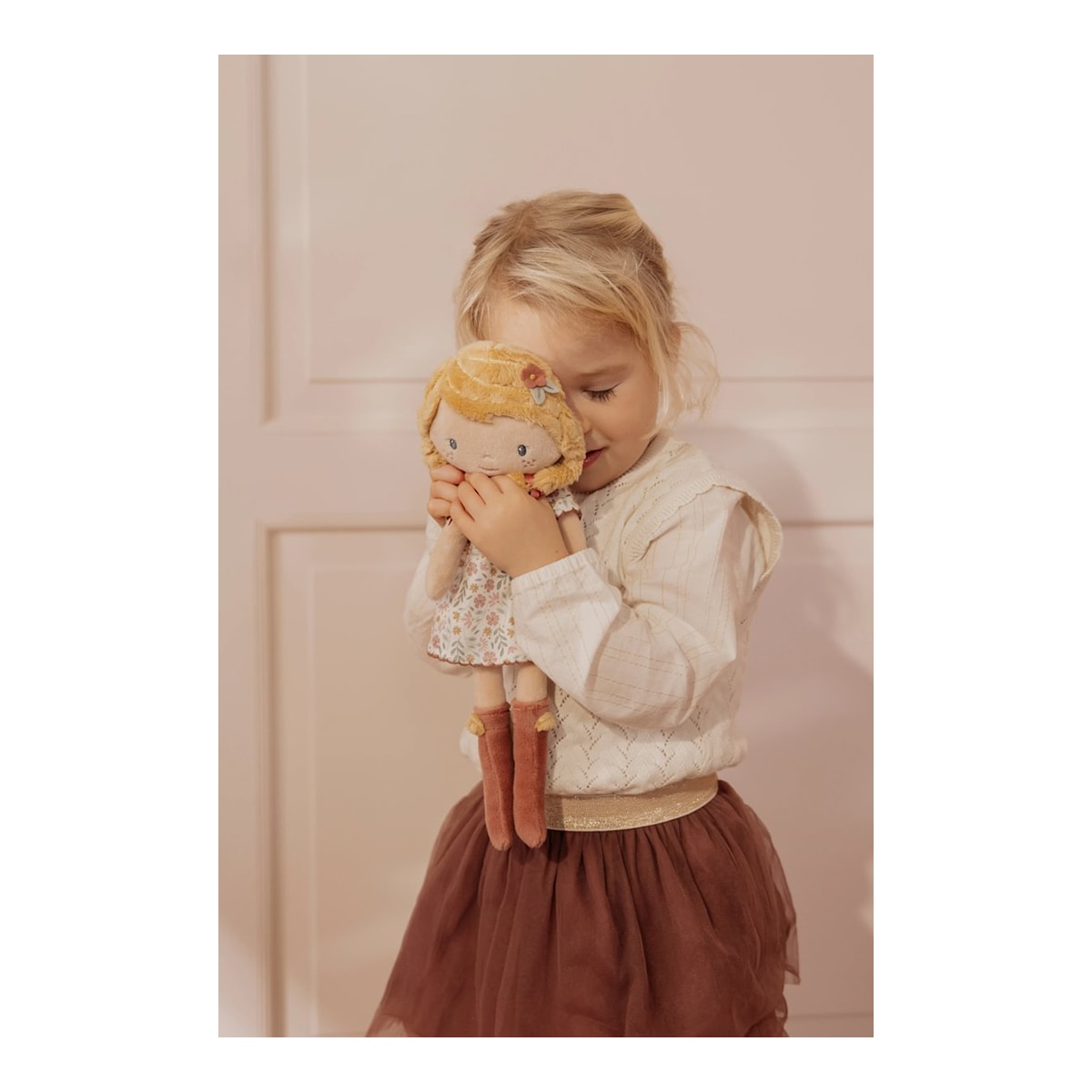 Julia muñeca blandita 35 cm Little Dutch 6
