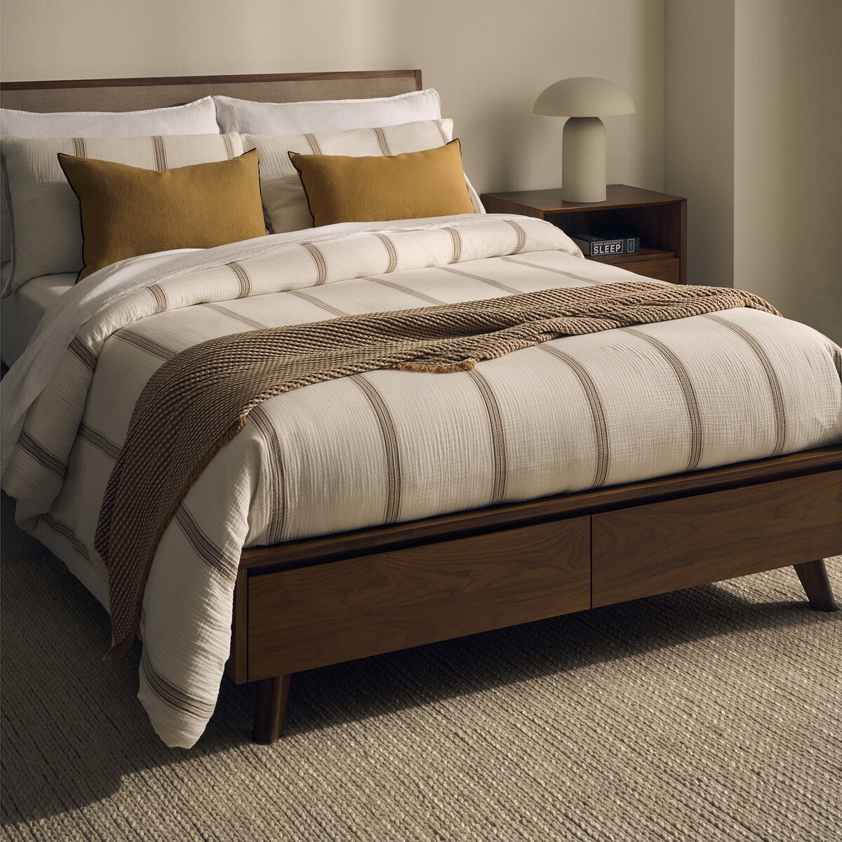 Cama doble de madera de nogal con cabecero tapizado Antón Room - El Corte Inglés · El Corte Inglés - Room · El Corte Inglés