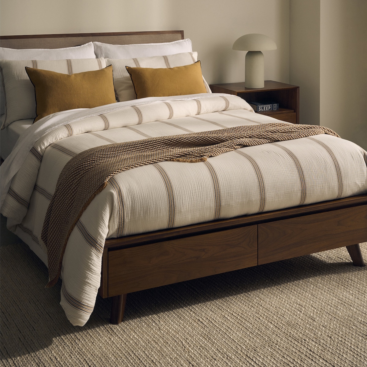 Mesa de Cabeceira de Nogueira com Gaveta Antón Nogueira-9