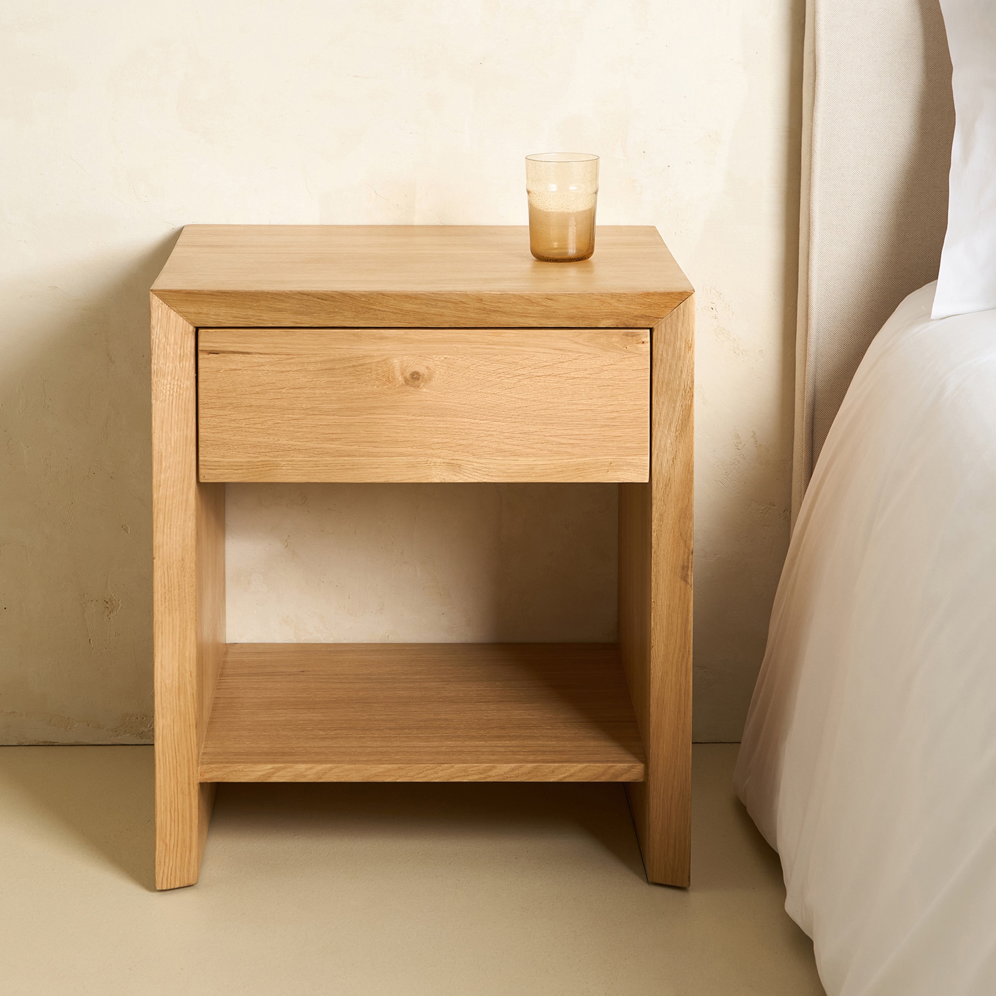 Imagem 0 de Mesa de Cabeceira com 1 Gaveta Roger em Carvalho