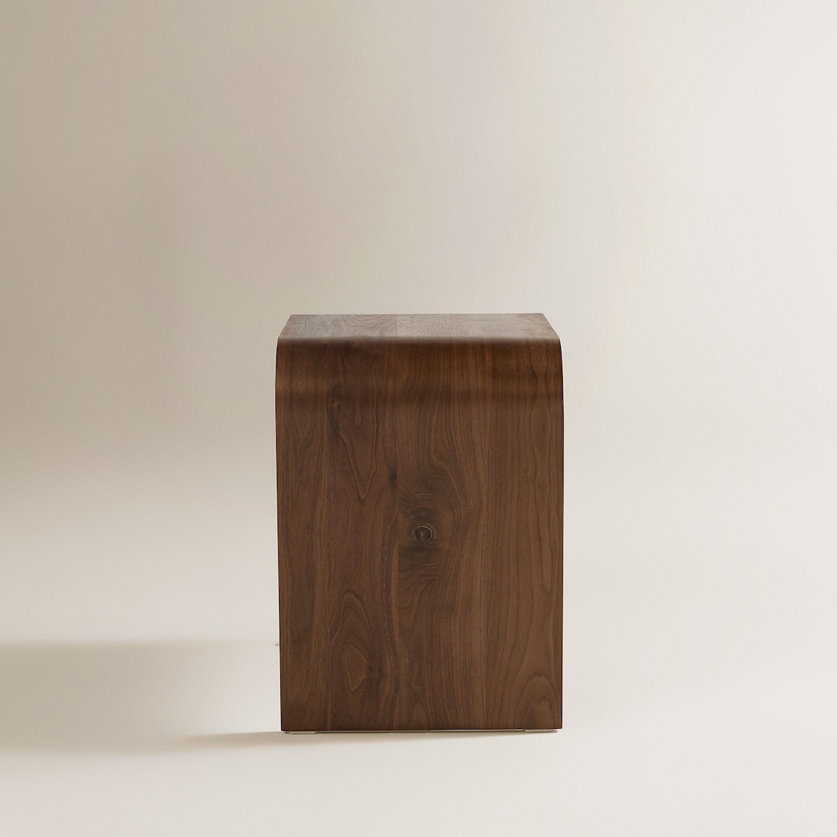 Mesa de Cabeceira com 1 Gaveta de Nogueira Chicago Nogueira-4