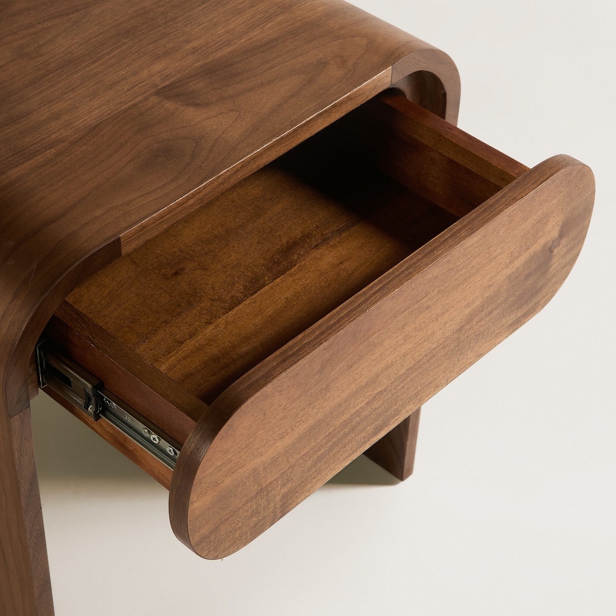 Mesa de Cabeceira com 1 Gaveta de Nogueira Chicago Nogueira-6