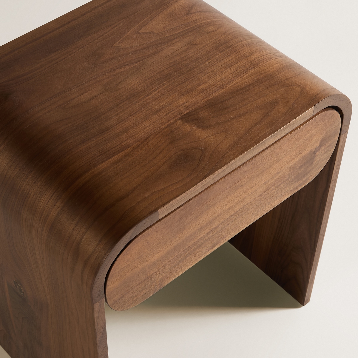 Mesa de Cabeceira com 1 Gaveta de Nogueira Chicago Nogueira-7