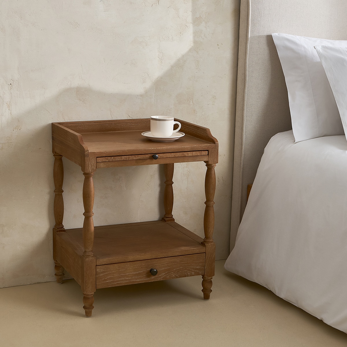 Imagem 0 de Mesa Auxiliar de Carvalho com Tabuleiro Amovível e Gaveta Provenza