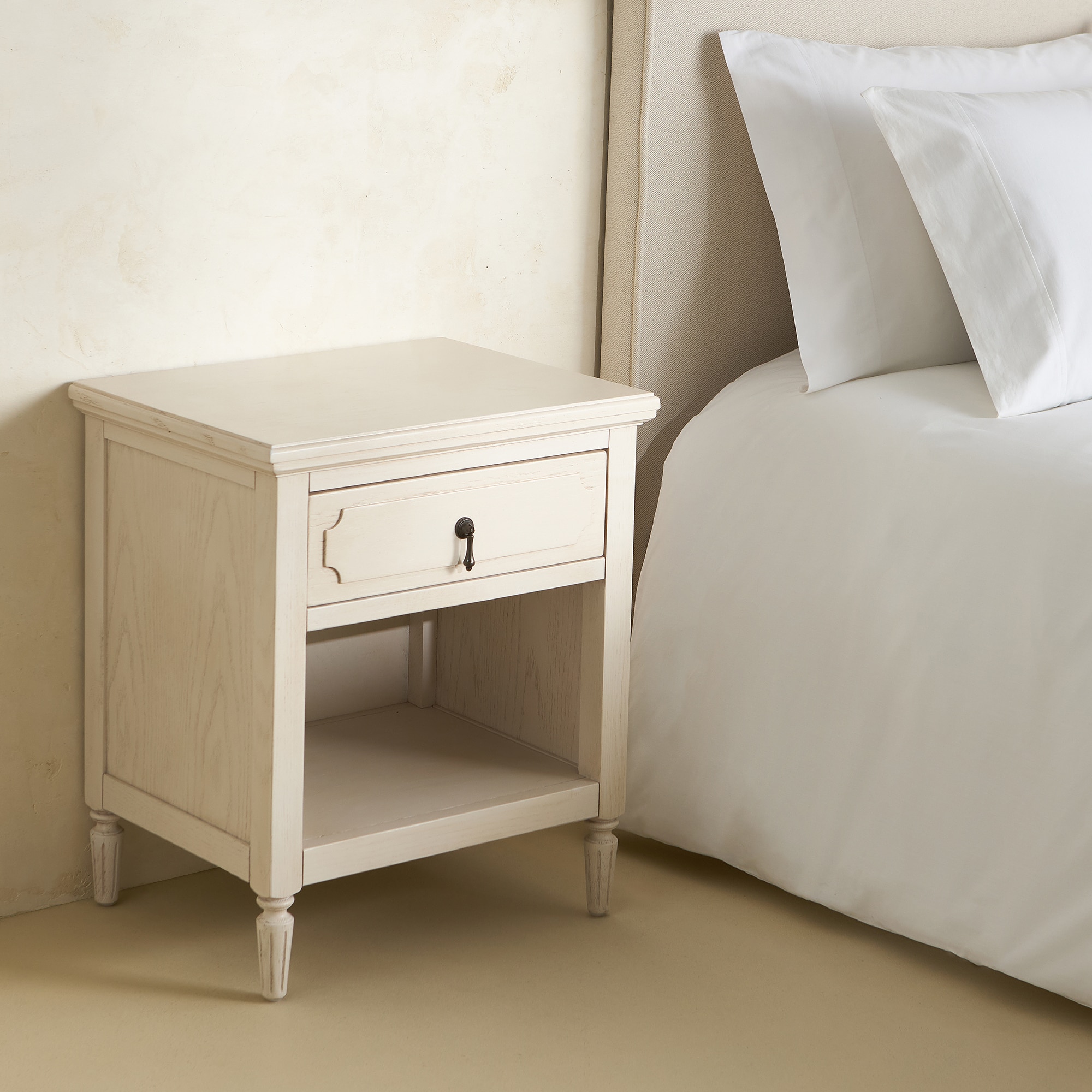 Imagem 0 de Mesa de Cabeceira de Carvalho com Gaveta Bourne