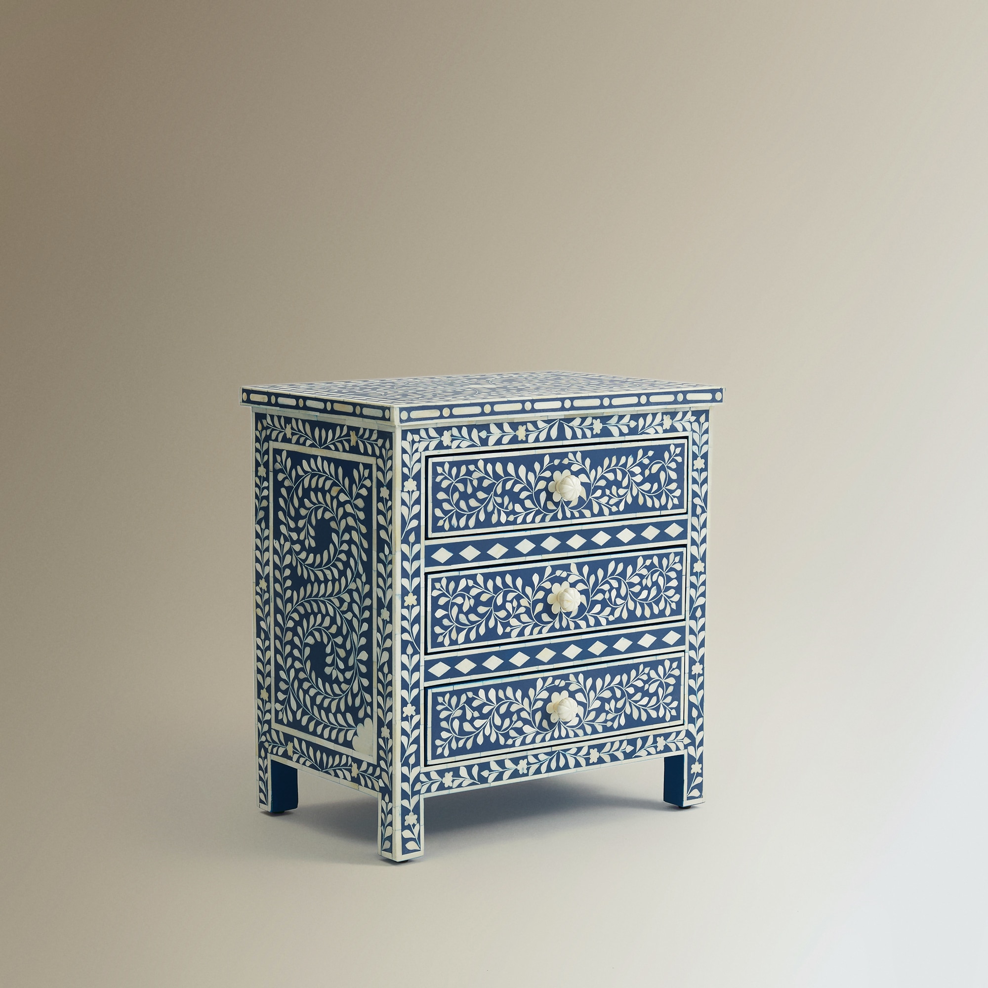 Mesa Auxiliar de Madeira e Osso com 3 Gavetas Kerala Azul-2