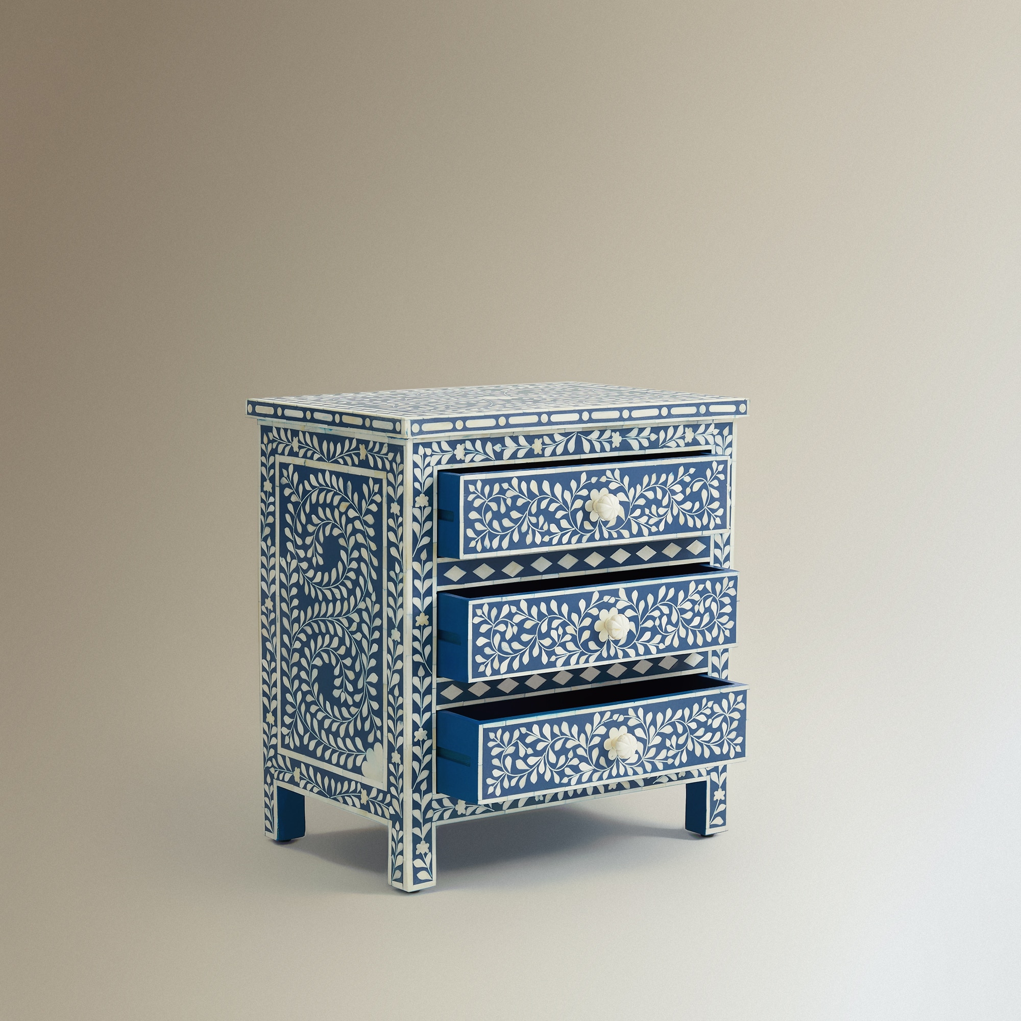 Mesa Auxiliar de Madeira e Osso com 3 Gavetas Kerala Azul-5