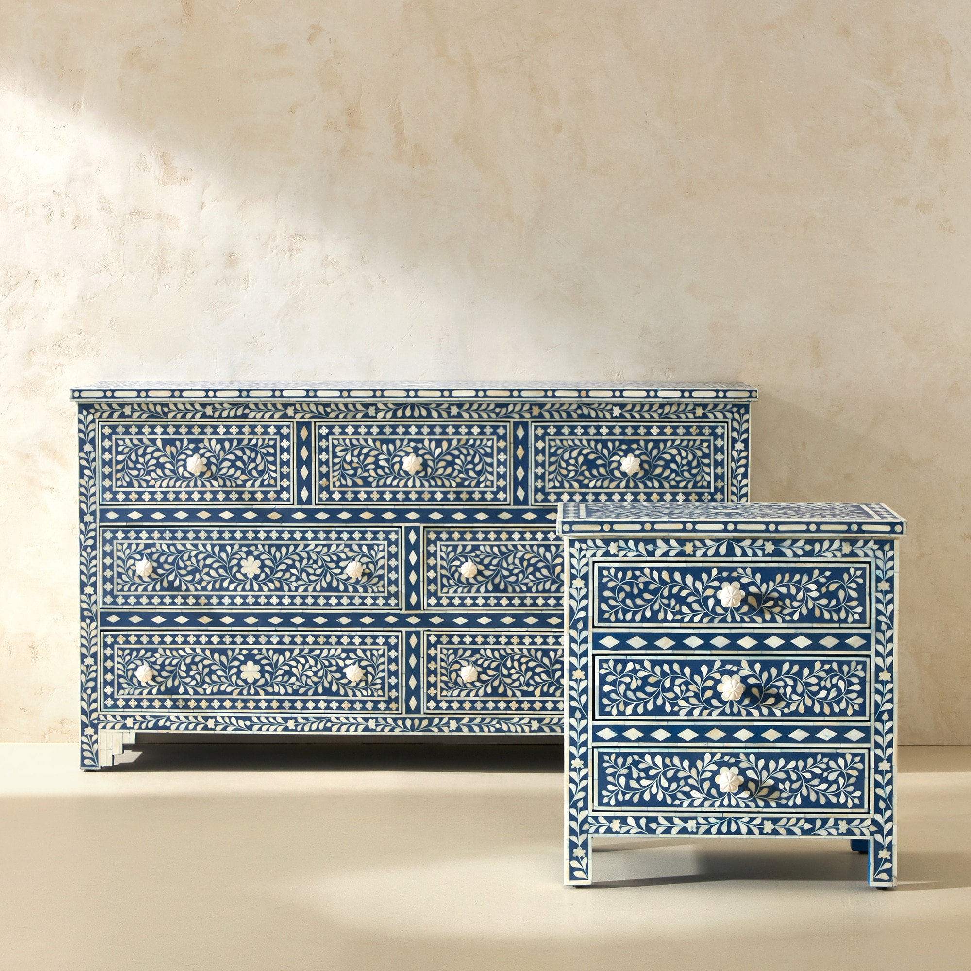 Mesa Auxiliar de Madeira e Osso com 3 Gavetas Kerala Azul-9