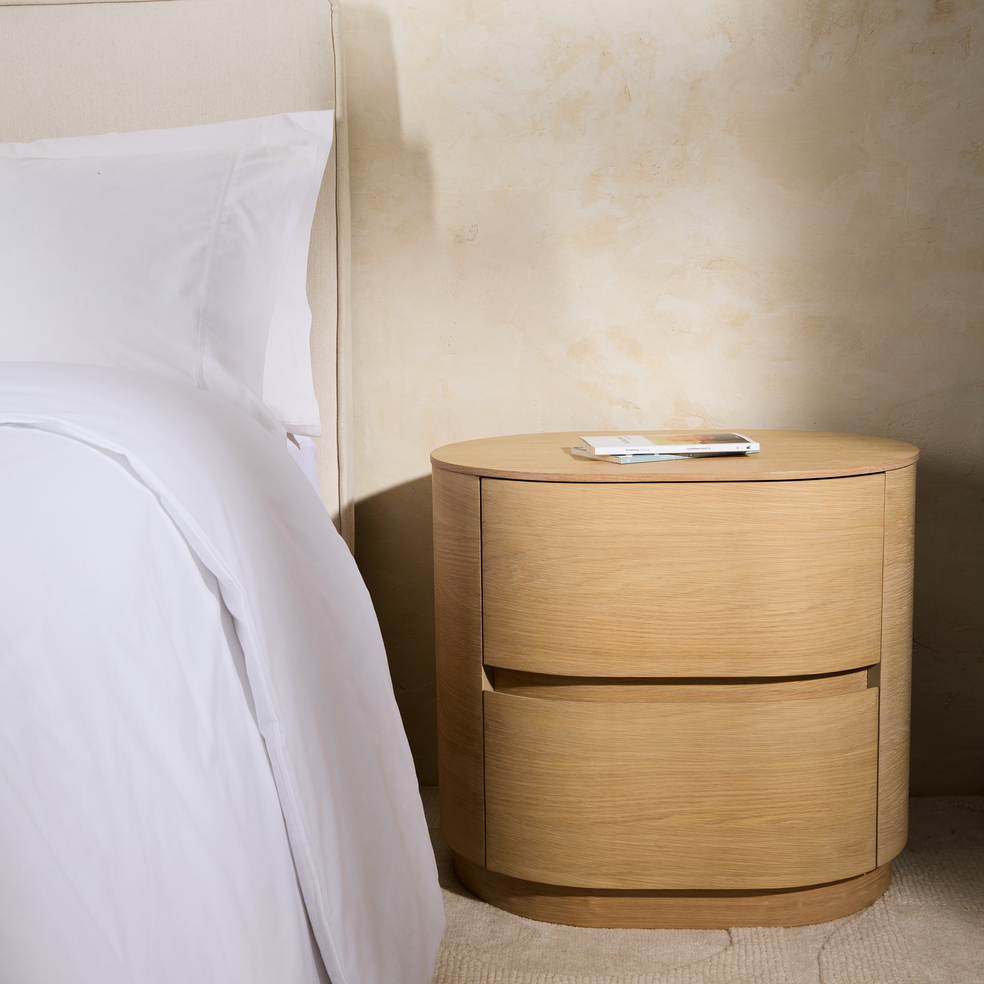 Imagem 0 de Mesa de Cabeceira com 2 Gavetas de Madeira de Carvalho Owen