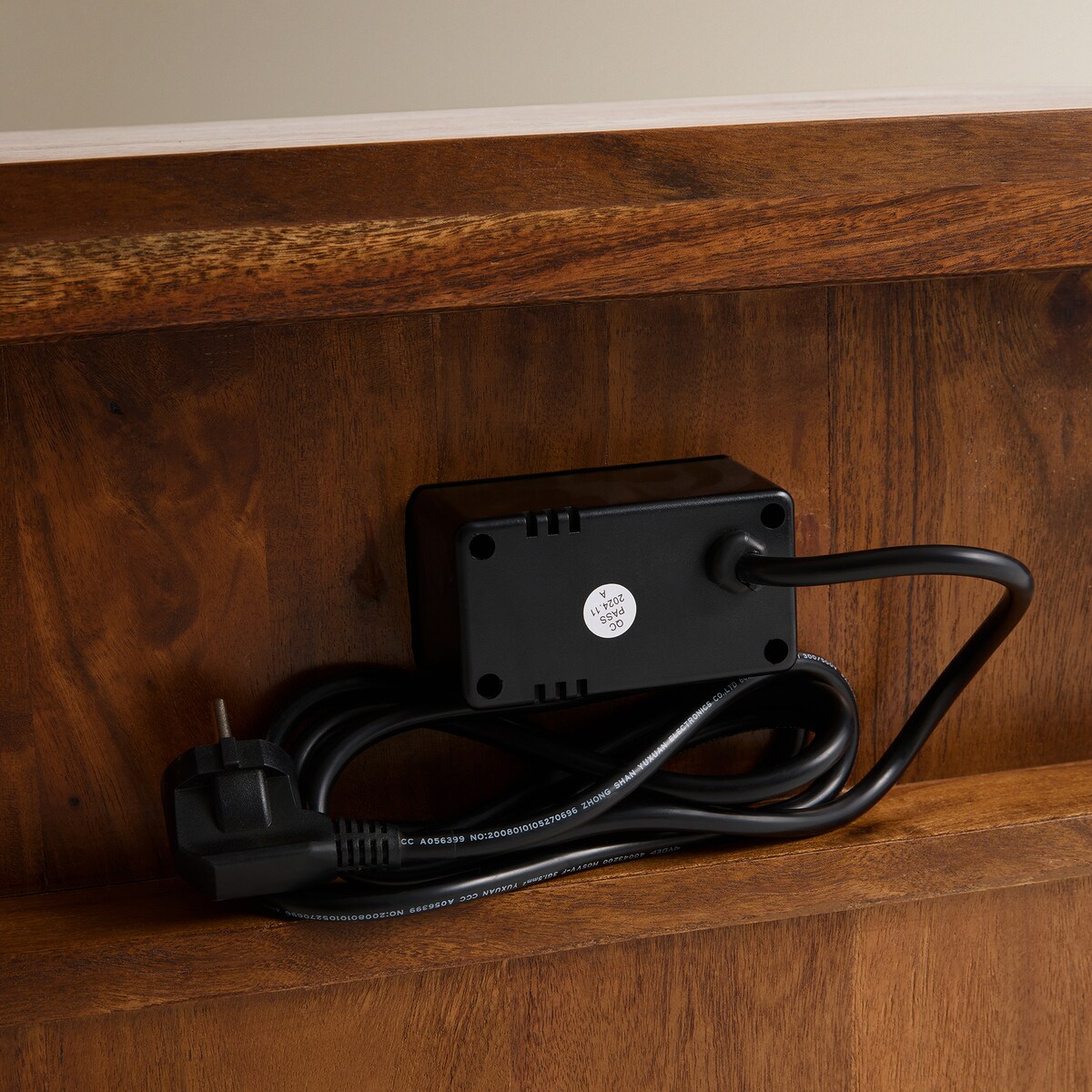 Mesa de Cabeceira de Madeira de Acácia com 1 Gaveta Nogueira-8